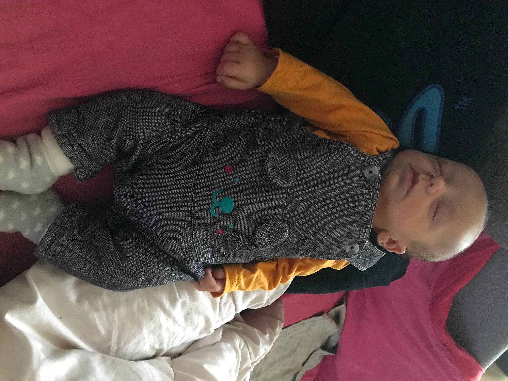 Elijah a rejoint le concours — aidez-le/la à gagner de superbes lots ! baby, baby_toddler_clothing, cheek, child, comfort, elbow, finger, gesture, human_body, interaction, joint, lap, mouth, nail, person, room, sitting, sleeve, thumb, toddler