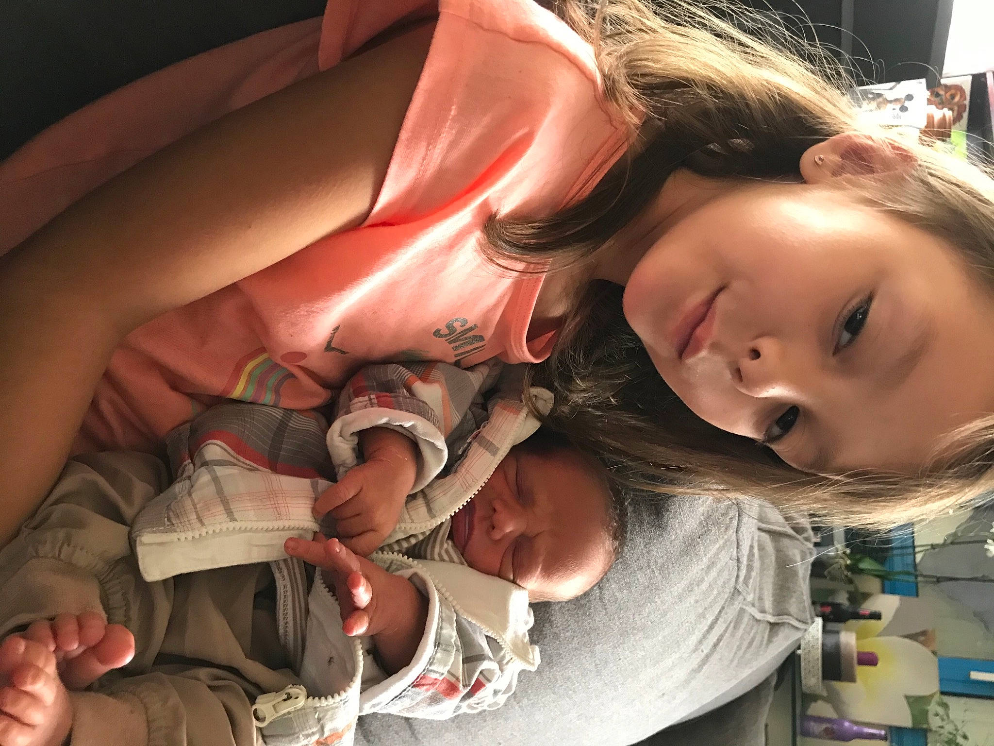 Florya participe au concours pour gagner de l'argent avec cette photo : arm, cheek, child, cool, eyebrow, eyelash, flash_photography, fun, gesture, hair, happy, human, iris, lip, long_hair, mouth, nose, organ, person, skin