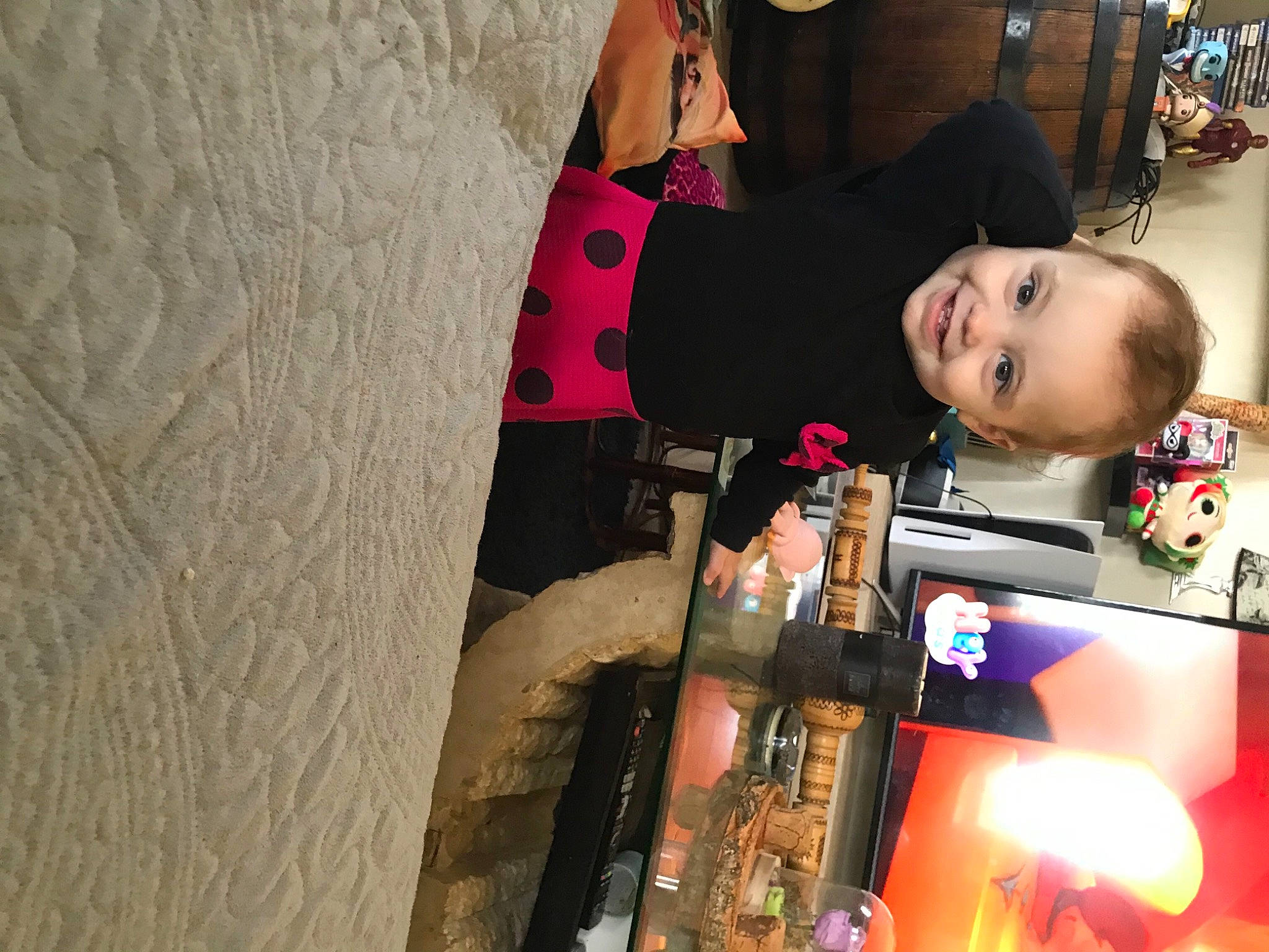 Mina a rejoint le concours — aidez-le/la à gagner de superbes lots ! baby, baby_products, candle, child, design, event, fashion, fun, happy, house, joy, magenta, person, play, room, skin, toddler, tree