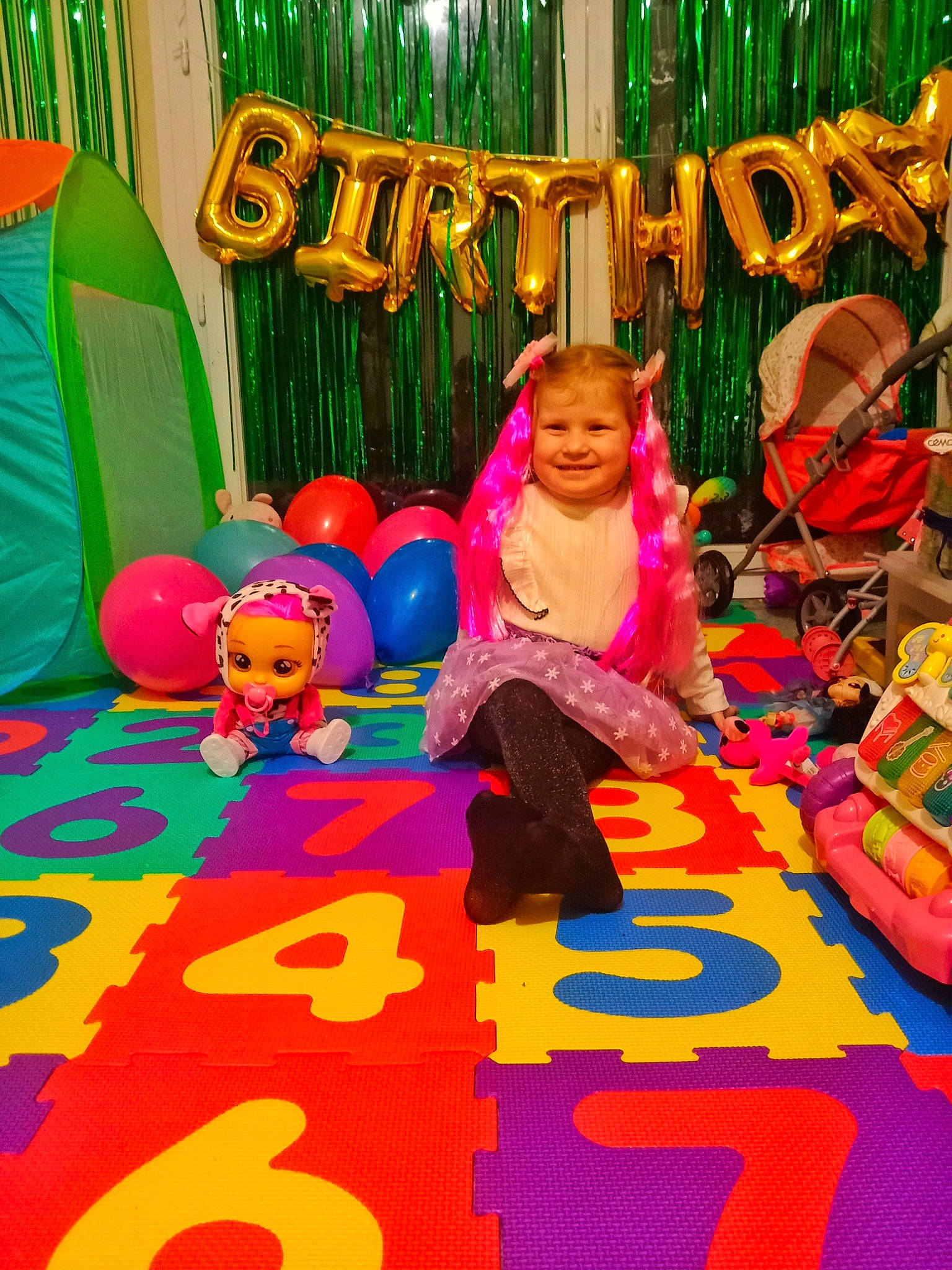 Ewelina participe au concours pour gagner de l'argent avec cette photo : baby, carpet, child, city, event, flooring, fun, green, happy, joy, leisure, magenta, party, person, play, playground, purple, recreation, room, smile