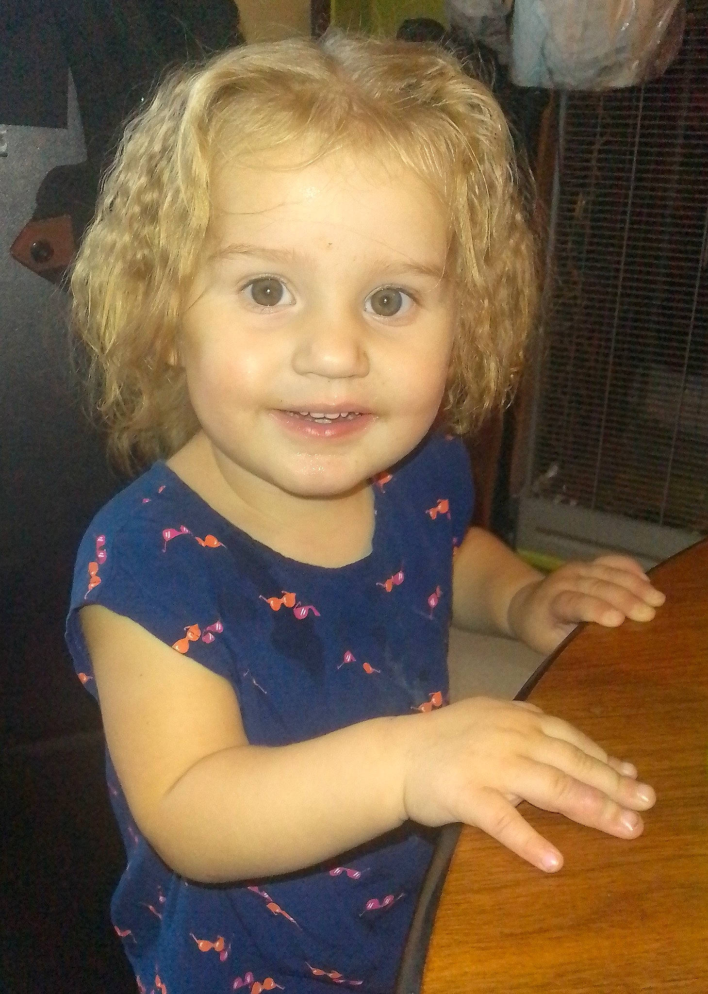 Lyana participe au concours pour gagner de l'argent avec cette photo : baby_toddler_clothing, blond, cheek, child, eyelash, facial_expression, fun, hair, hairstyle, happy, iris, joy, nose, person, skin, smile, standing, table, thumb, toddler