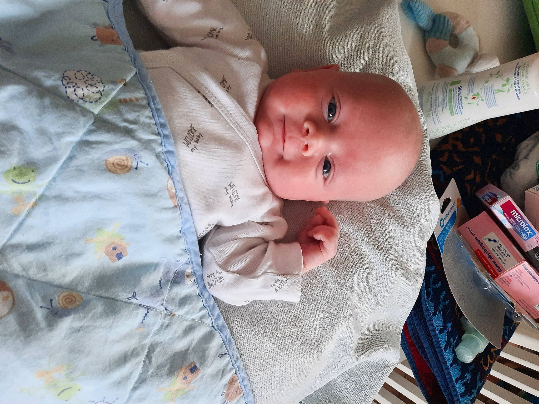 Timeo a rejoint le concours — aidez-le/la à gagner de superbes lots ! arm, baby, baby_products, baby_safety, baby_toddler_clothing, bedtime, button, child, comfort, head, human_body, iris, linens, mouth, nail, pattern, person, skin, sleeve, textile