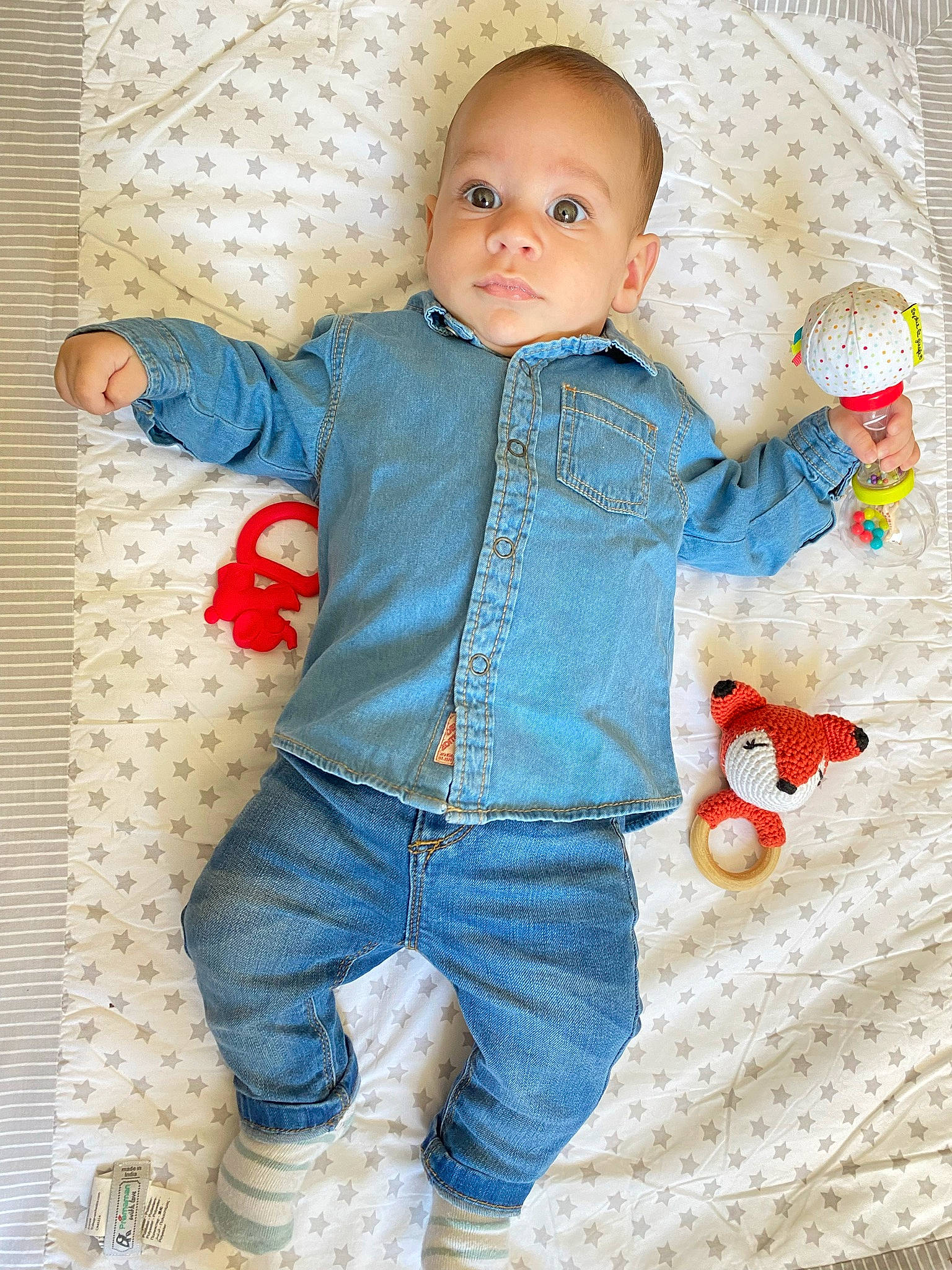 Eden a rejoint le concours — aidez-le/la à gagner de superbes lots ! arm, art, baby, baby_toddler_clothing, child, doll, electric_blue, flooring, linens, orange, outerwear, pattern, person, product, sleeve, stuffed_toy, textile, toddler, toy, wood