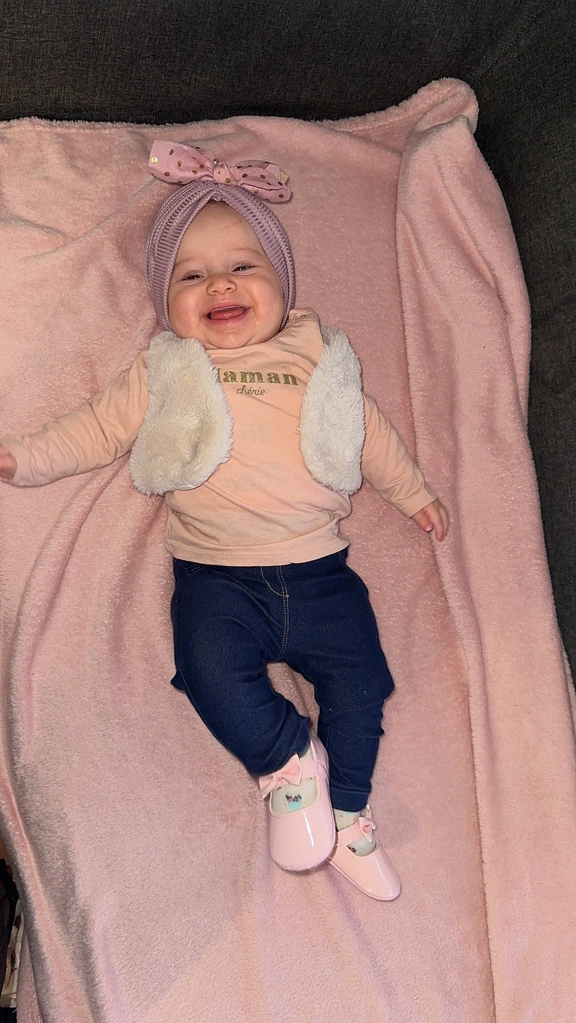 Naya participe au concours pour gagner de l'argent avec cette photo : baby, baby_products, baby_toddler_clothing, cheek, child, comfort, cool, eye, fun, happy, head, headwear, joy, linens, magenta, peach, person, pink, sitting, sleeve