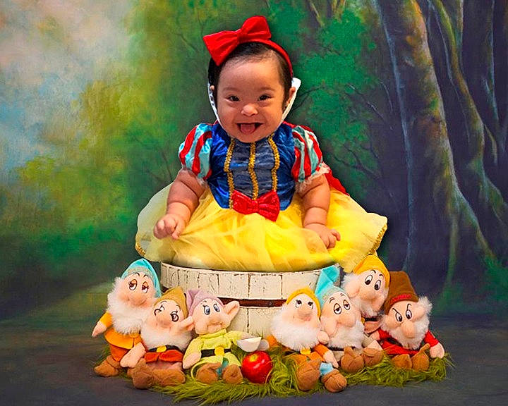 Leana is registered to the contest to win money with this photo: baby, child, fictional_character, joy, painting, person, photography, play, product, smile, statue, toddler, toy