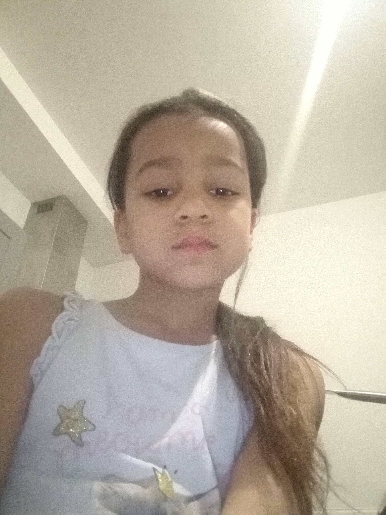 Zia-besth participe au concours pour gagner de l'argent avec cette photo : abdomen, bridal_accessory, chest, child, eyebrow, eyelash, fashion_accessory, formal_wear, fun, gesture, hair, happy, jaw, jewellery, lip, neck, necklace, person, room, sleeve