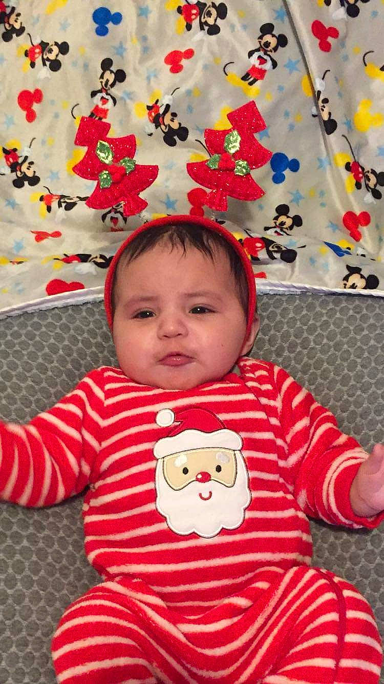 Kalel is registered to the contest to win money with this photo: baby, baby_toddler_clothing, beauty, bib, cheek, child, design, face, flooring, fun, happy, linens, pattern, people, person, red, sleeve, t_shirt, textile, toddler