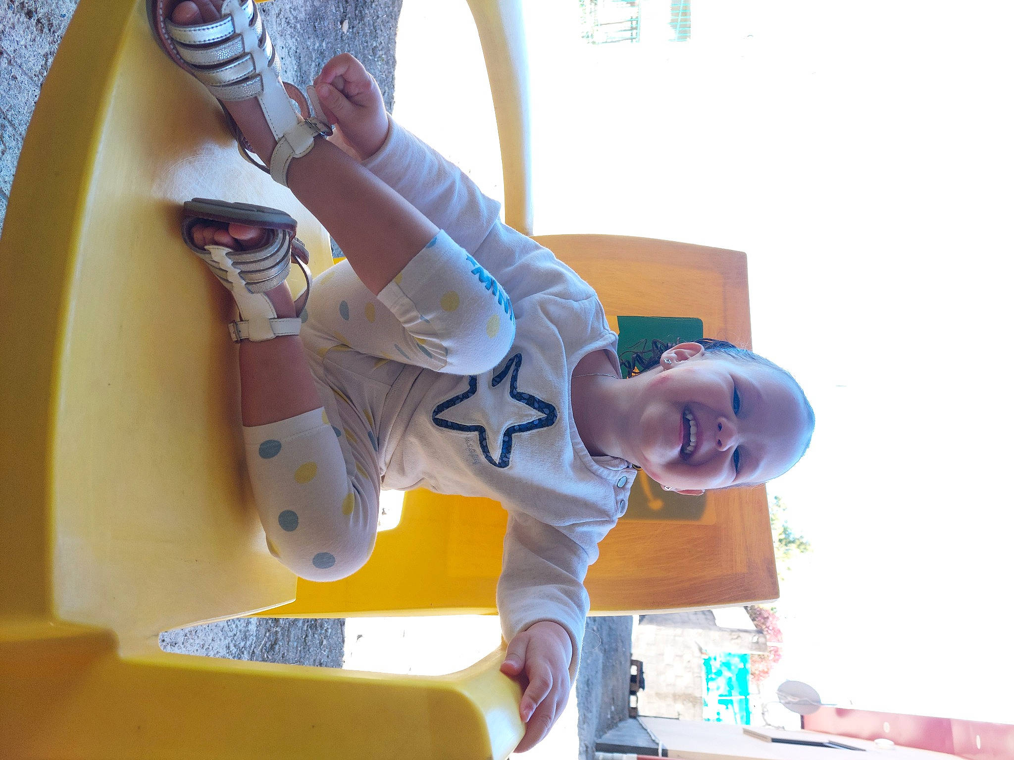 Maïssa a rejoint le concours — aidez-le/la à gagner de superbes lots ! astronaut, ball, carmine, child, elbow, fun, human_leg, jersey, leisure, person, personal_protective_equipment, play, player, sock, sports_equipment, sports_gear, sports_uniform, sportswear, t_shirt, toddler