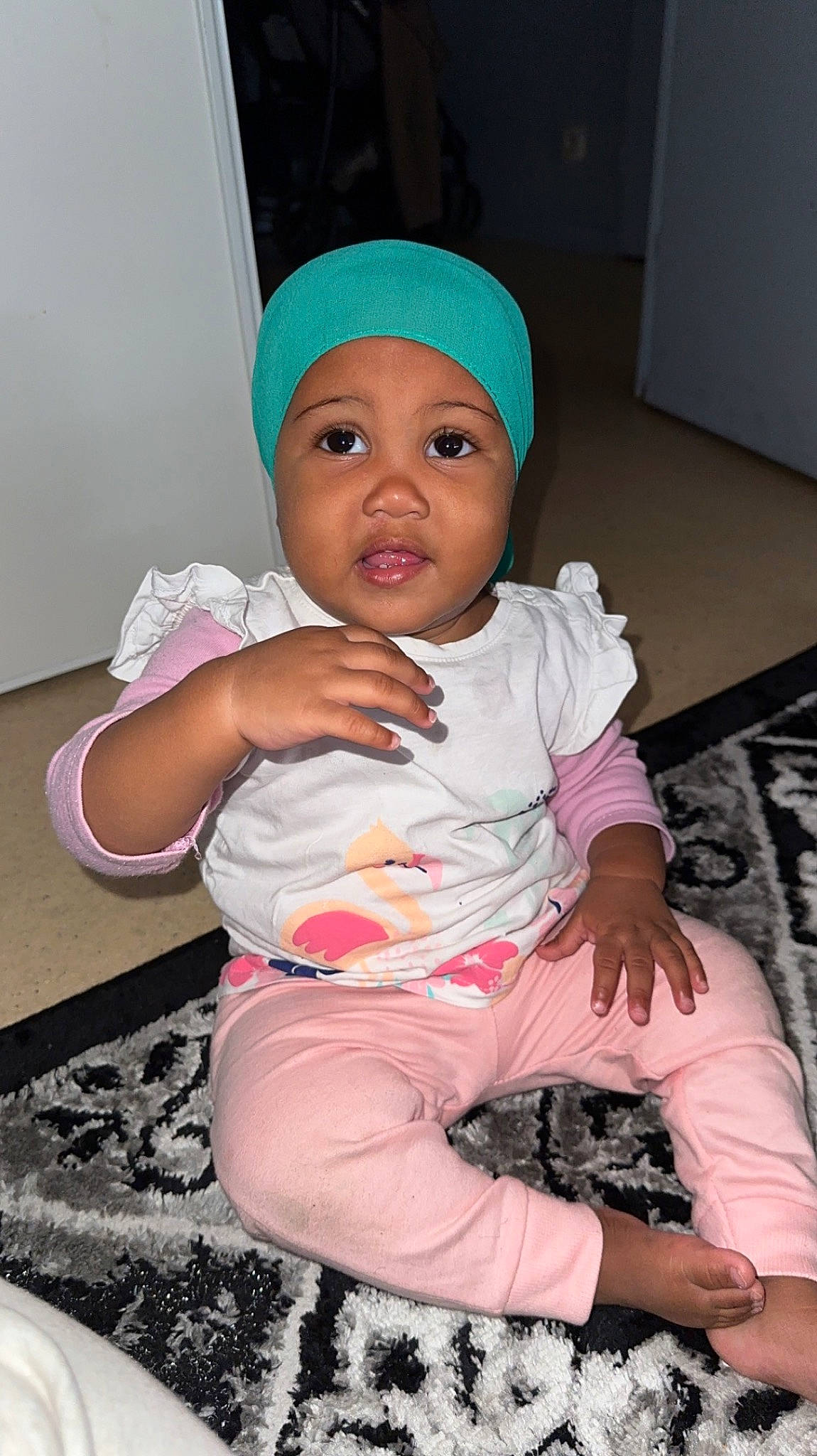Coumba a rejoint le concours — aidez-le/la à gagner de superbes lots ! baby, baby_toddler_clothing, cap, cheek, child, comfort, eye, face, finger, happy, headwear, human_body, magenta, person, pink, purple, skin, sleeve, sock, t_shirt