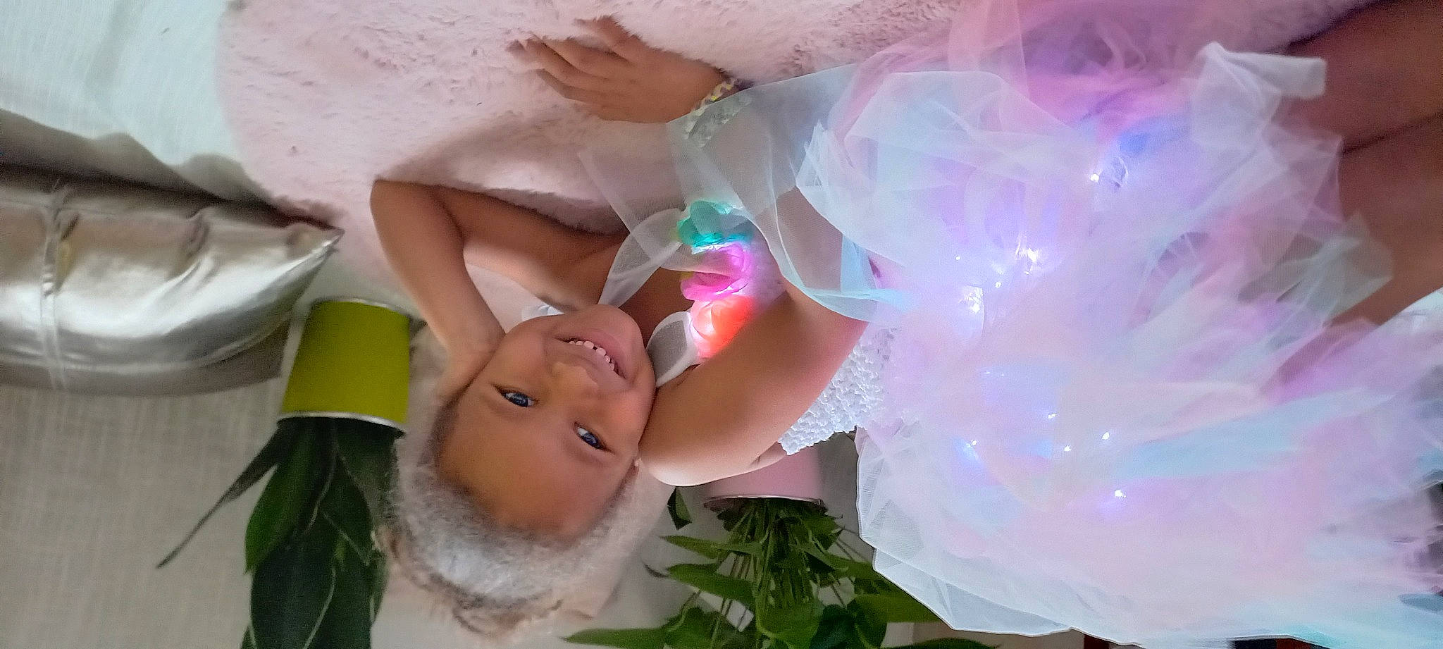 Aliya a rejoint le concours — aidez-le/la à gagner de superbes lots ! baby, bridal_accessory, bridal_clothing, child, cut_flowers, dress, event, finger, hair_accessory, happy, headgear, headpiece, joy, person, petal, pink, plant, rose, smile, textile