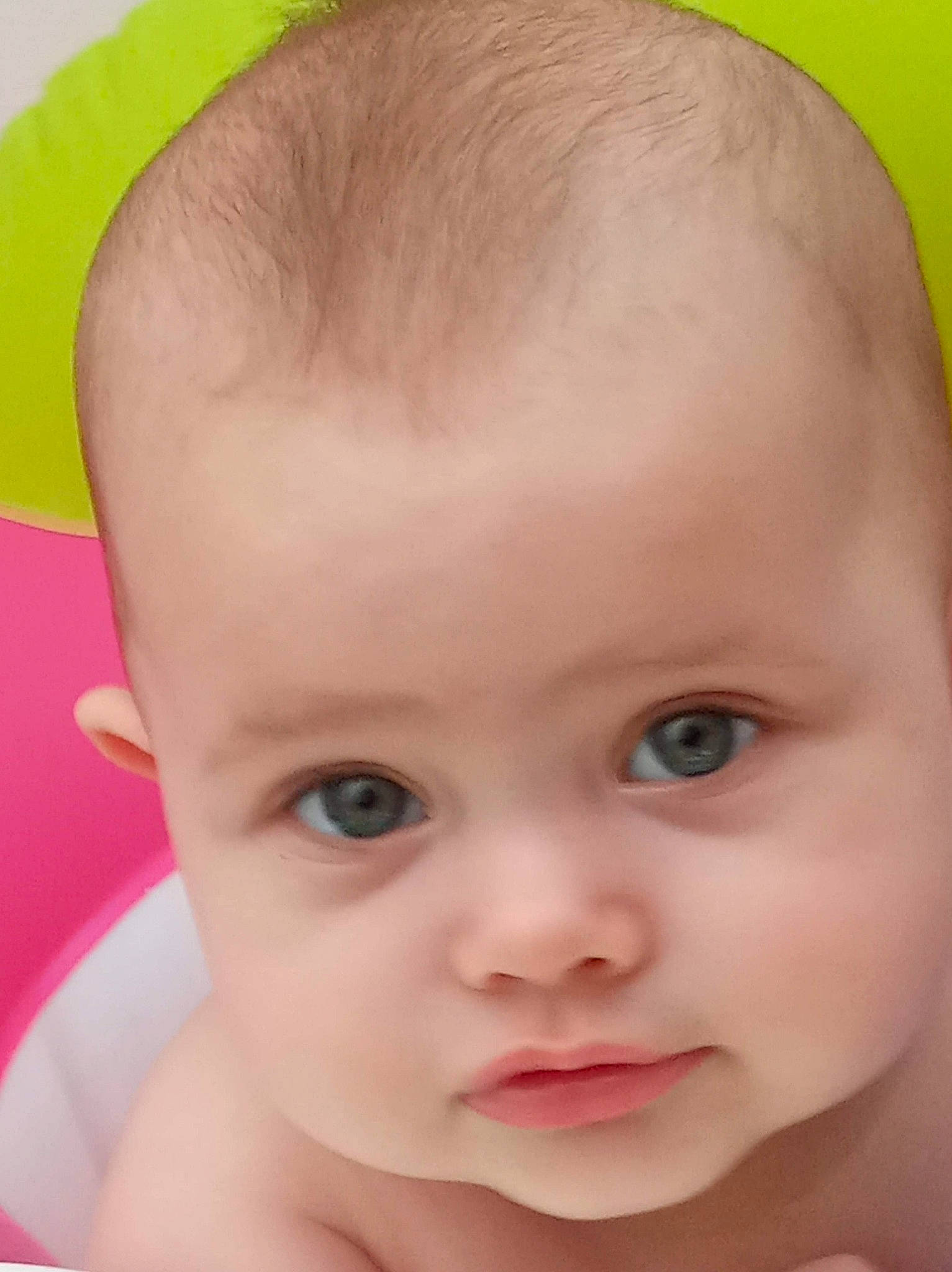 Lorianna a rejoint le concours — aidez-le/la à gagner de superbes lots ! baby, beauty, cheek, child, chin, close_up, ear, eye, eyebrow, face, facial_expression, forehead, hair, head, lip, mouth, nose, person, pink, skin