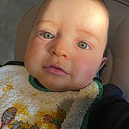 Jude a rejoint le concours — aidez-le/la à gagner de superbes lots ! baby, face, bib, closeup, child, infant, messy, light, natural_light, curious, expression, skin, young_child, cute, clothing, portrait, sitting, indoors, soft_texture, head