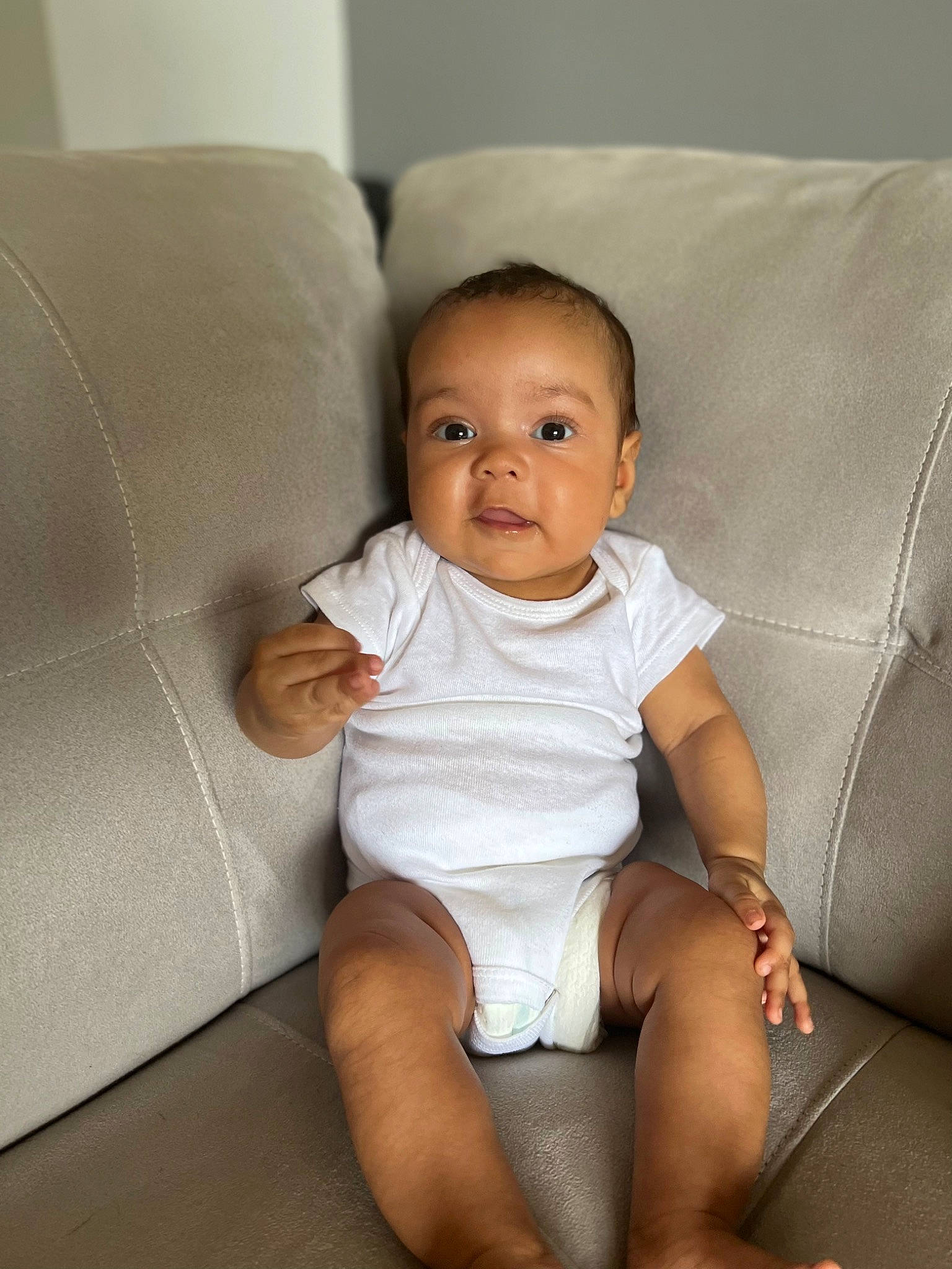 Rosalía is registered to the contest to win money with this photo: baby, baby_toddler_clothing, cheek, comfort, couch, elbow, eye, flash_photography, hair, human_leg, iris, knee, lap, leg, person, shoulder, skin, sleeve, thigh, toddler
