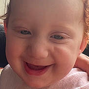 Sabriya a rejoint le concours — aidez-le/la à gagner de superbes lots ! bib, cheeks, child, close_up, clothing, curly_hair, cute, face, happy, indoors, joyful, natural_light, person, pink, portrait, red_hair, smile, toddler, window, young_child