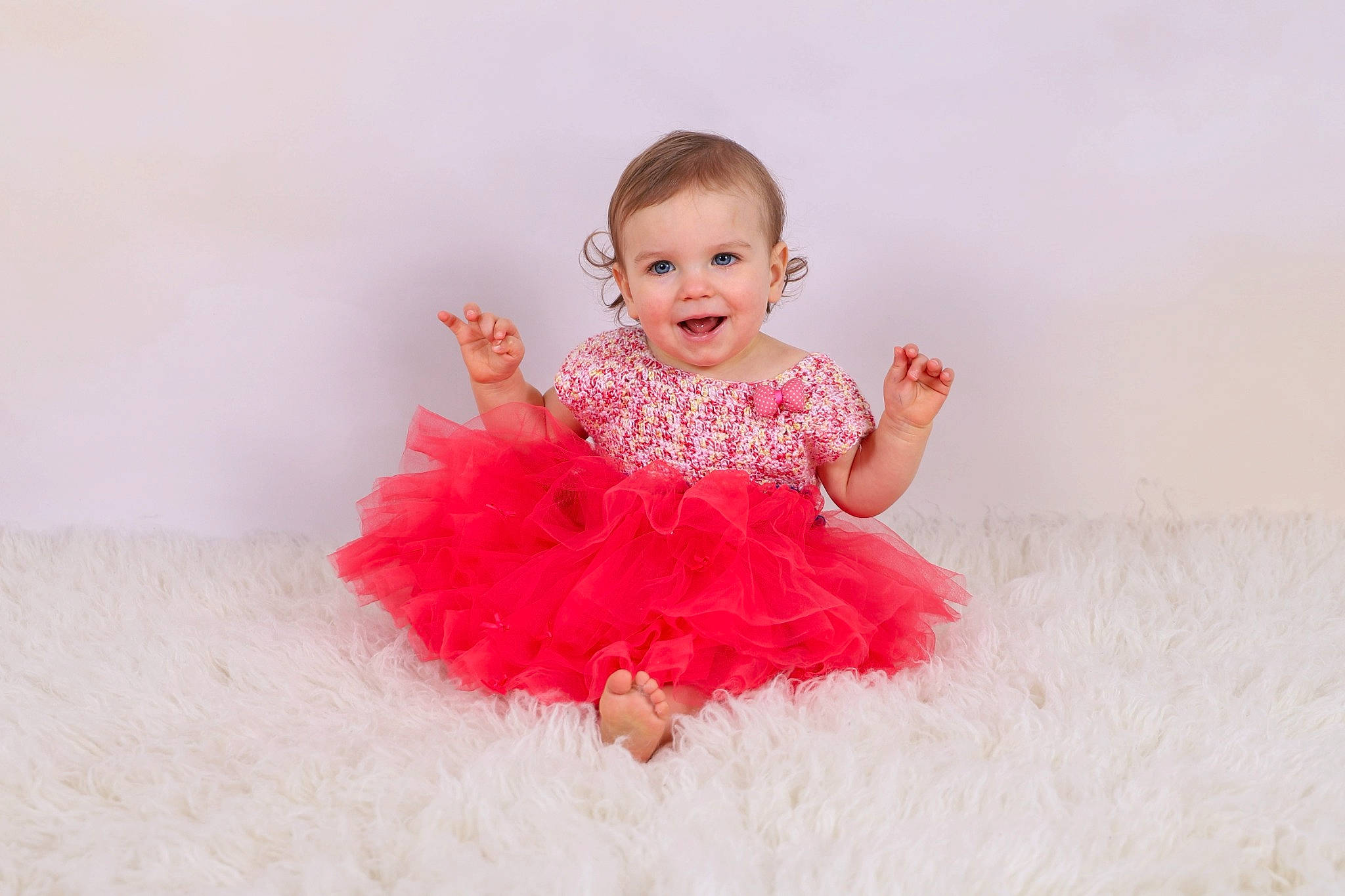 Honorine participe au concours pour gagner de l'argent avec cette photo : baby, baby_toddler_clothing, ballet_tutu, cheek, child, child_model, day_dress, dress, embellishment, facial_expression, finger, fun, happy, iris, joy, magenta, organ, person, pink, sitting