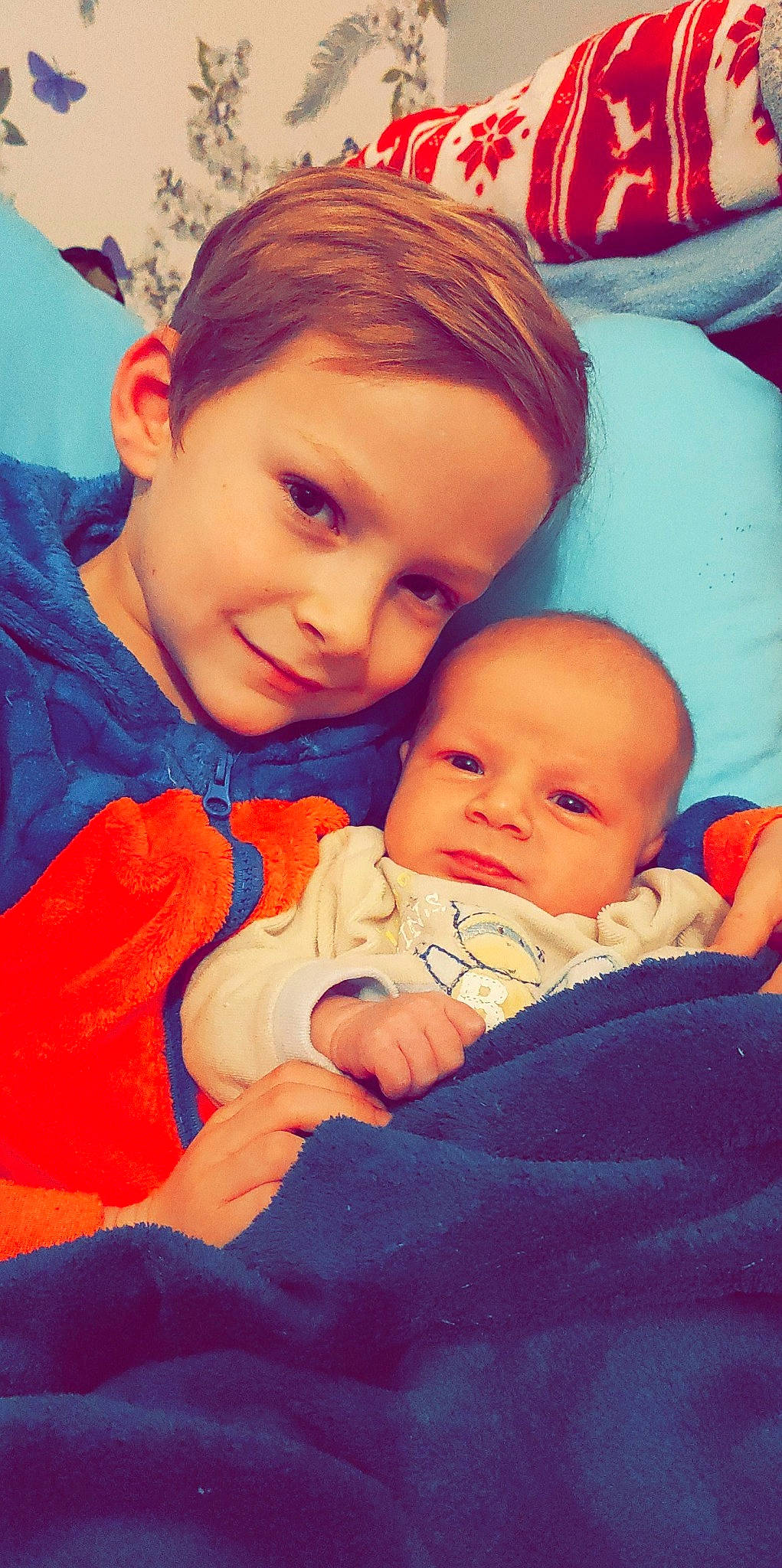 Éloi a rejoint le concours — aidez-le/la à gagner de superbes lots ! baby, baby_products, baby_toddler_clothing, cheek, child, comfort, ear, eye, hair_accessory, iris, joy, love, nose, person, skin, toddler