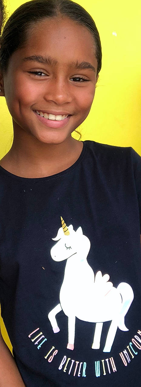 Neela participe au concours pour gagner de l'argent avec cette photo : cheek, eyebrow, eyelash, facial_expression, forehead, gesture, hairstyle, happy, head, human, joy, light, lip, mouth, neck, nose, organ, person, shoulder, sleeve