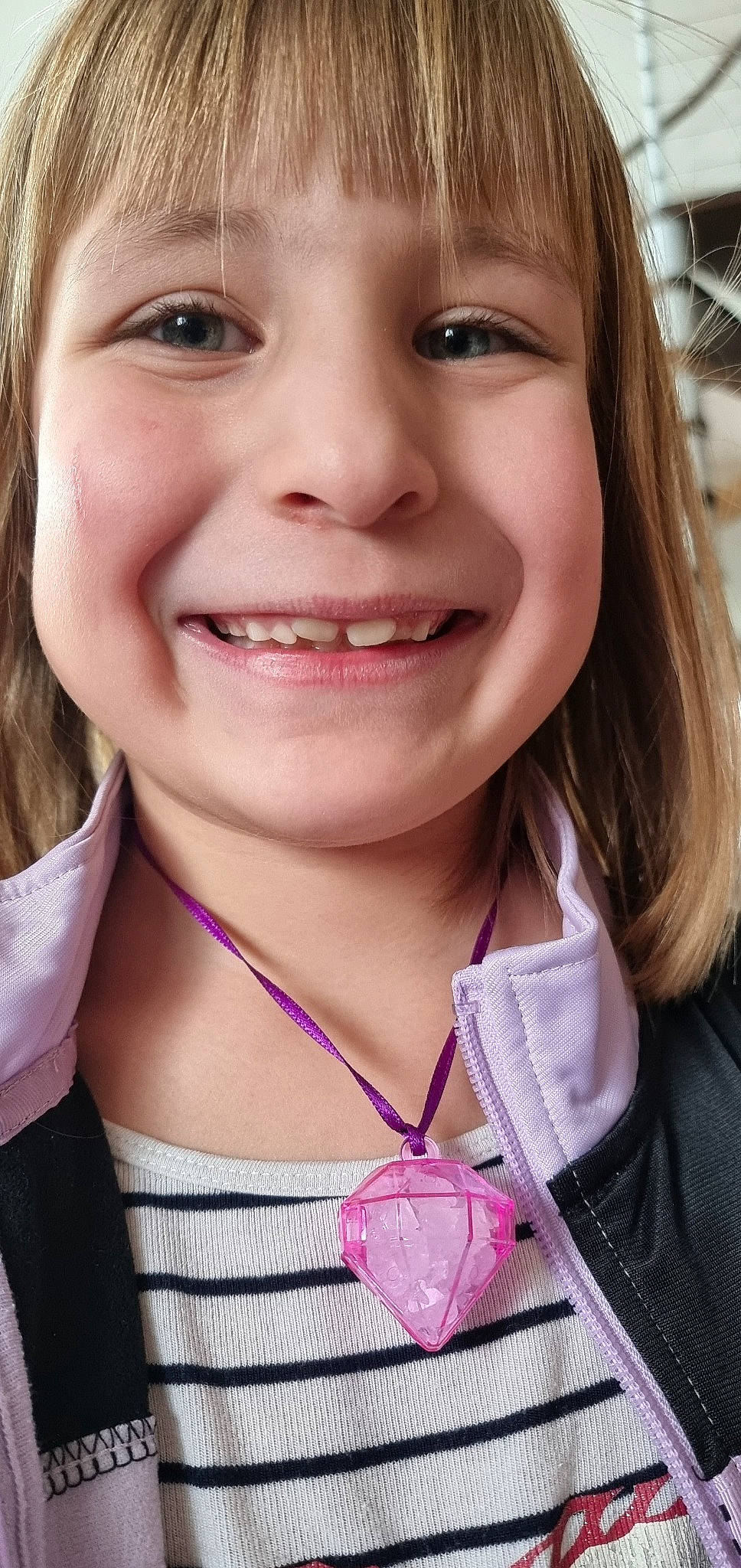 Célène participe au concours pour gagner de l'argent avec cette photo : beauty, cheek, chin, clothing, collar, eyebrow, eyelash, facial_expression, fun, happy, iris, jewellery, joy, lip, necklace, nose, person, photograph, pink, skin