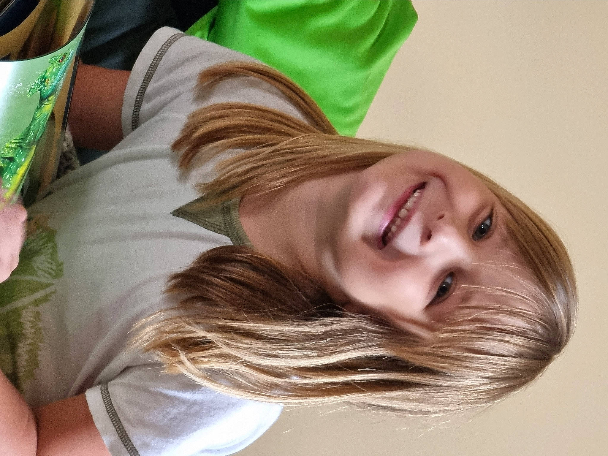 Célène a rejoint le concours — aidez-le/la à gagner de superbes lots ! chin, comfort, eyebrow, eyelash, fashion, hair, happy, human_body, jaw, joint, joy, lip, mammal, mouth, neck, nose, person, shoulder, skin, smile