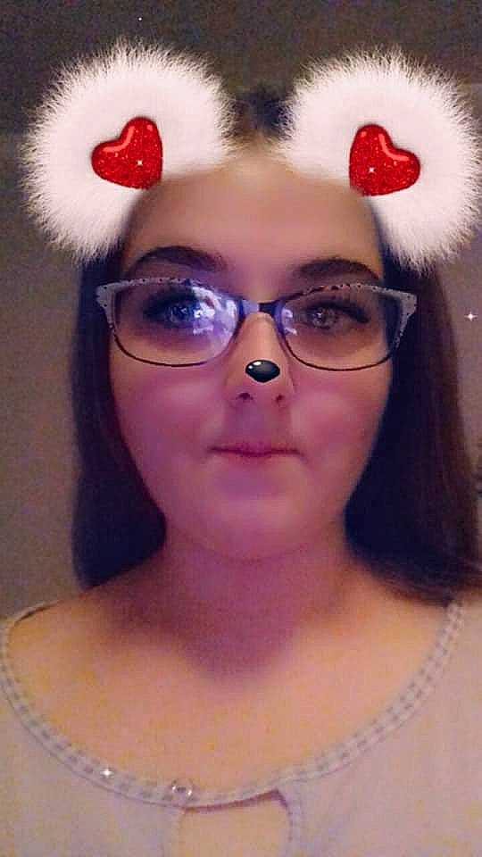 Megan participe au concours pour gagner de l'argent avec cette photo : beauty, chin, cool, costume_accessory, ear, eye, eyebrow, eyewear, face, forehead, glasses, hair, hairstyle, head, headwear, lip, nose, person, photography, selfie