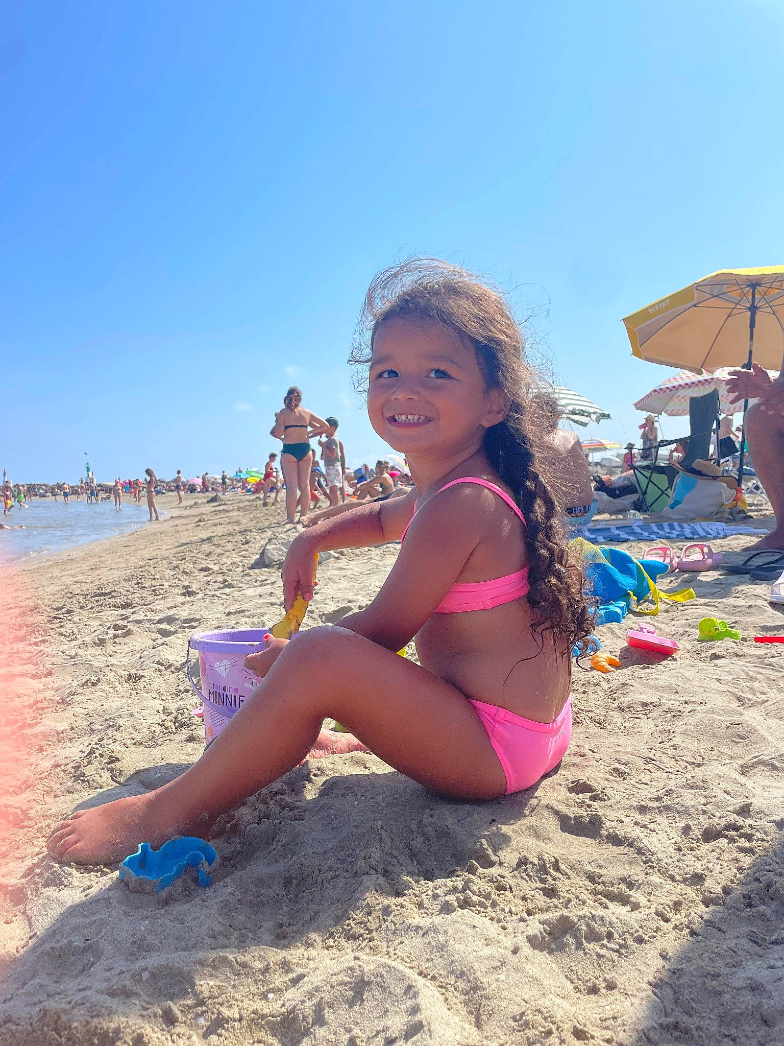 Djenah a rejoint le concours — aidez-le/la à gagner de superbes lots ! beach, brassiere, fun, happy, horizon, human_body, human_leg, joy, leg, leisure, people_in_nature, people_on_beach, person, recreation, shore, sky, smile, summer, swimsuit_top, swimwear