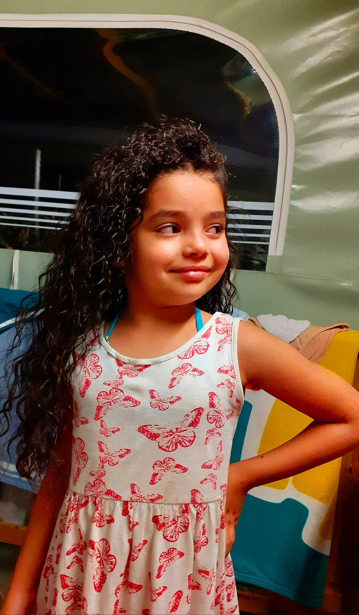 Djoulia a rejoint le concours — aidez-le/la à gagner de superbes lots ! beauty, black_hair, child, chin, cool, dress, event, facial_expression, fashion_design, flash_photography, fun, happy, human, joy, leisure, lip, long_hair, person, ringlet, skin