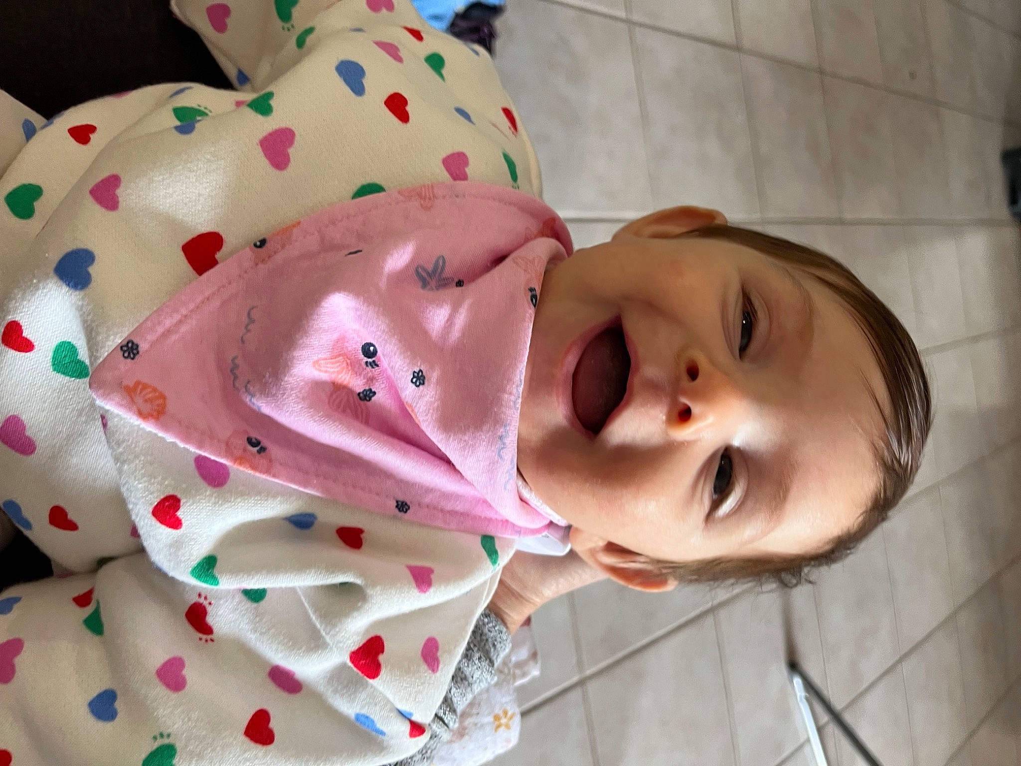 Charlize participe au concours pour gagner de l'argent avec cette photo : baby, baby_products, baby_toddler_clothing, carmine, cheek, child, eyelash, fashion_accessory, fun, happy, lip, magenta, nose, pattern, person, pink, skin, sleeve, smile, throat