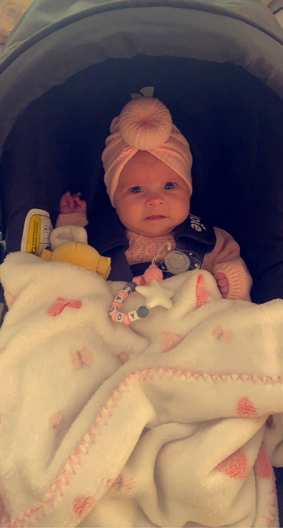 Maddy a rejoint le concours — aidez-le/la à gagner de superbes lots ! baby, baby_products, baby_sleeping, baby_toddler_clothing, bedding, bedtime, cheek, child, comfort, eye, finger, fur, headwear, linens, mouth, peach, person, pink, room, skin