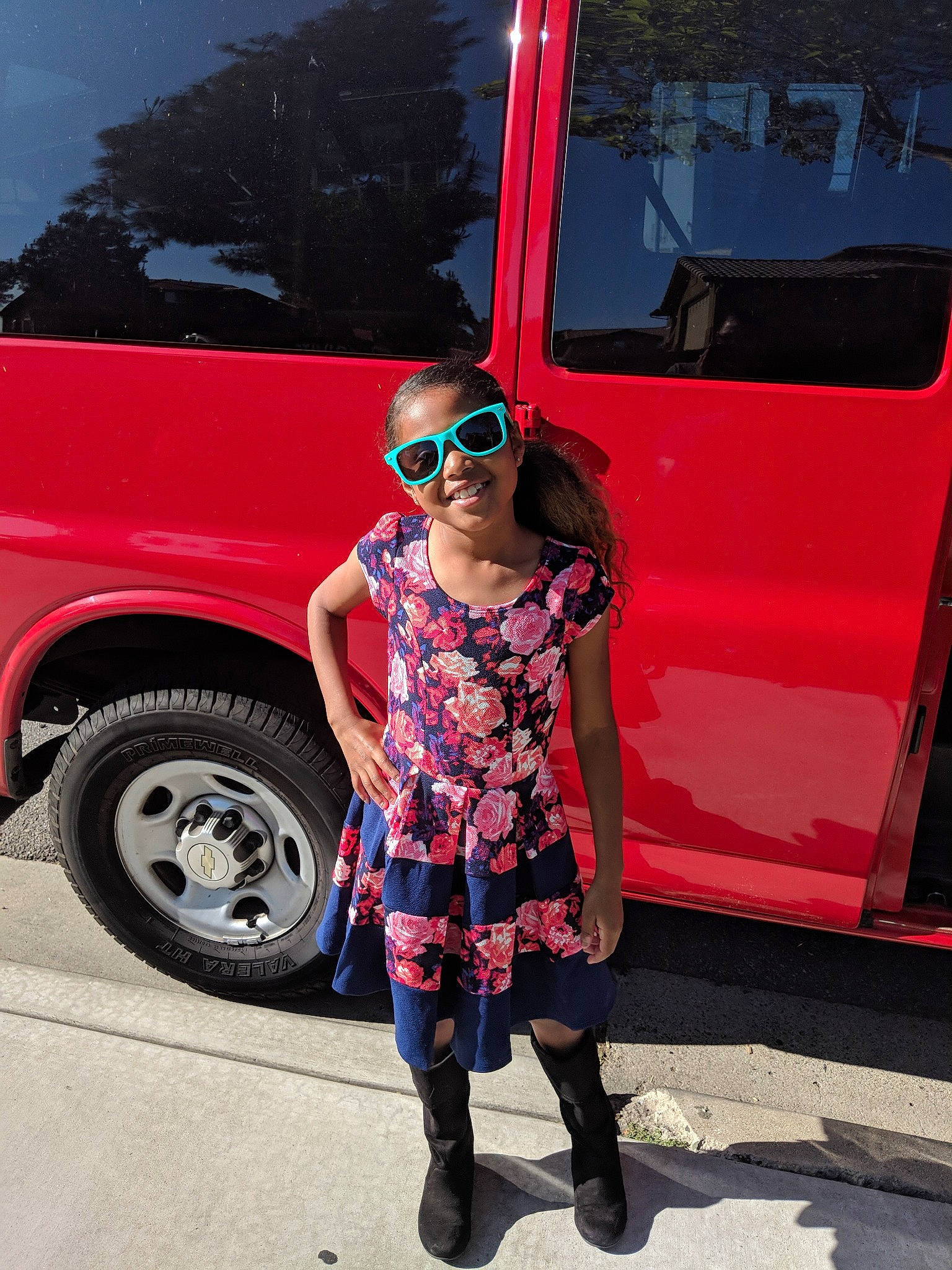 Yasmin is registered to the contest to win money with this photo: car, city_car, cool, eyewear, family_car, fashion, fashion_accessory, fun, girl, glasses, jeans, joy, person, pink, product, red, shoulder, sunglasses, vacation, vehicle