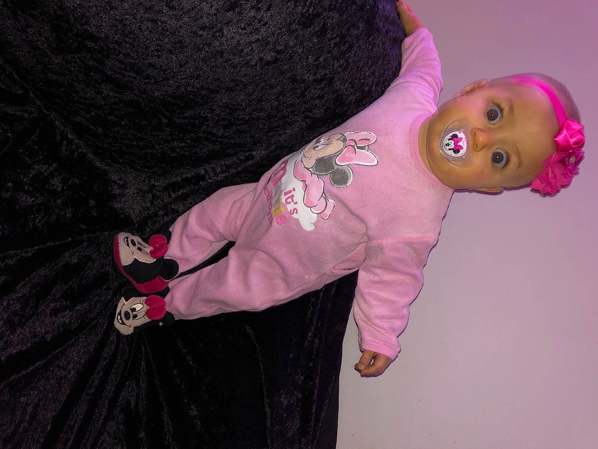 Sherley a rejoint le concours — aidez-le/la à gagner de superbes lots ! cheek, child, costume, ear, joint, magenta, outerwear, person, pink, skin, surprise, toddler