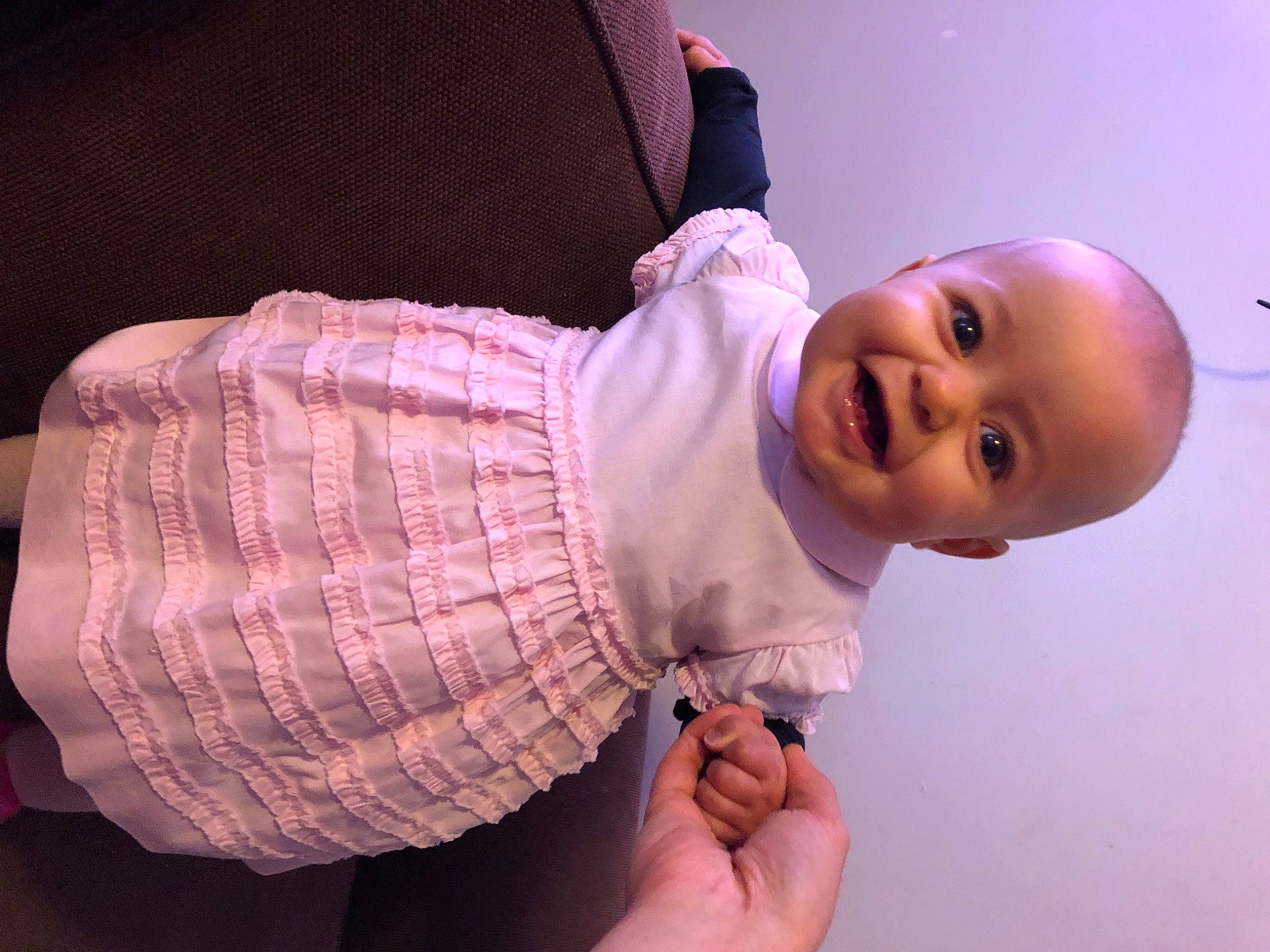 Sherley participe au concours pour gagner de l'argent avec cette photo : abdomen, arm, baby, cheek, child, ear, finger, person, pink, skin, toddler, trunk