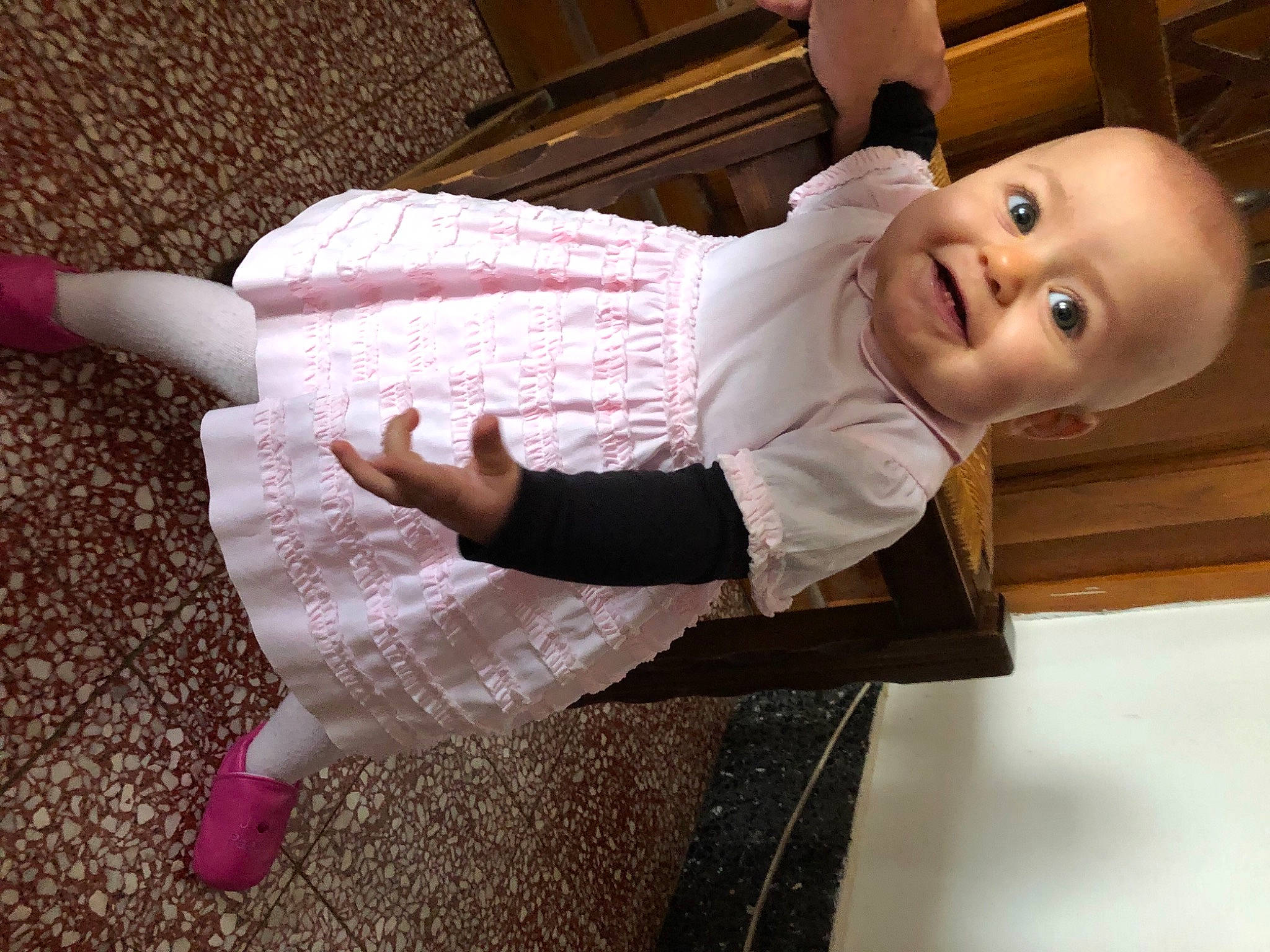 Sherley participe au concours pour gagner de l'argent avec cette photo : arm, baby, child, leg, person, pink, smile, toddler