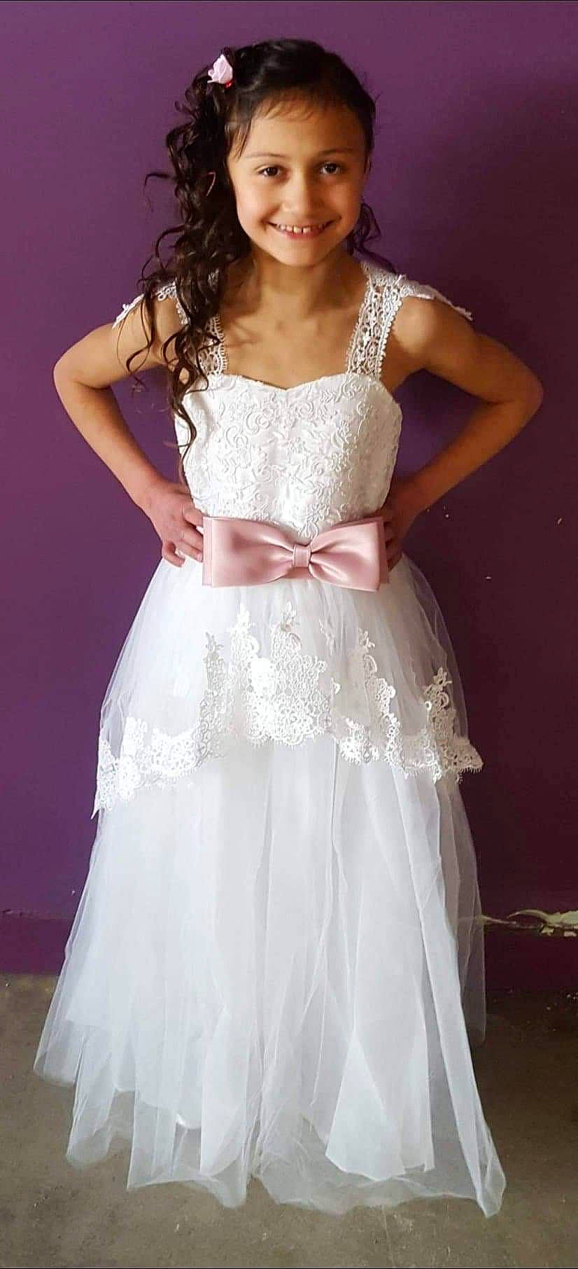 Taina participe au concours pour gagner de l'argent avec cette photo : a_line, arm, bridal_accessory, bridal_clothing, bridal_party_dress, bride, clothing, dress, fashion, fashion_model, formal_wear, gown, haute_couture, joy, lady, long_hair, person, photo_shoot, shoulder, waist