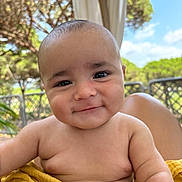 Gabriel Amore participe au concours pour gagner de l'argent avec cette photo : baby, smiling, child, outdoor, blanket, yellow_blanket, skin, face, eyes, cheeks, arm, shoulder, nature, trees, sunlight, portrait, happy, infant, cute, person