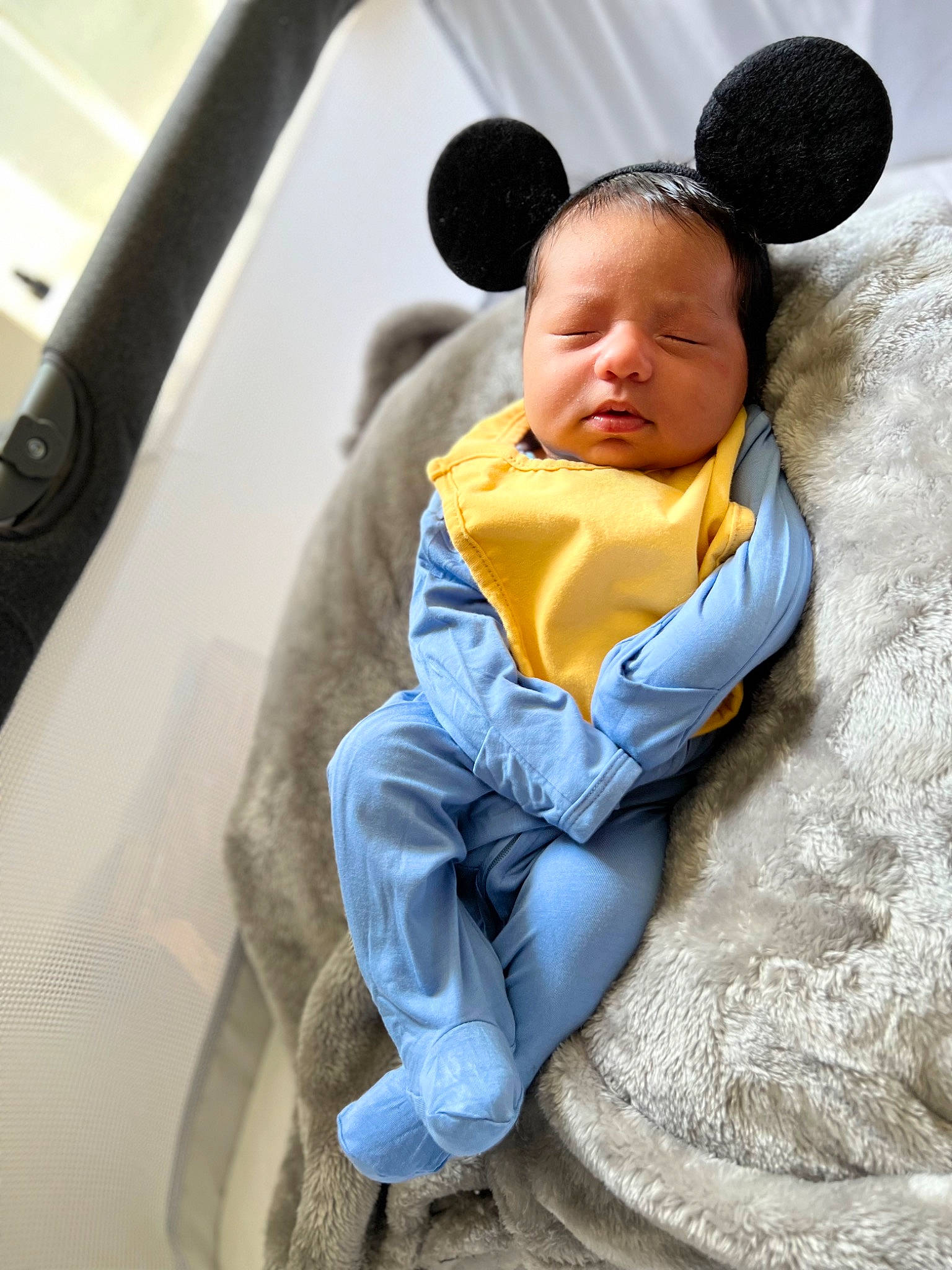 Allan is registered to the contest to win money with this photo: baby, baby_products, baby_toddler_clothing, car_seat, chair, child, comfort, electric_blue, facial_expression, fun, happy, hoodie, leisure, outerwear, person, personal_protective_equipment, recreation, sitting, toddler, vacation