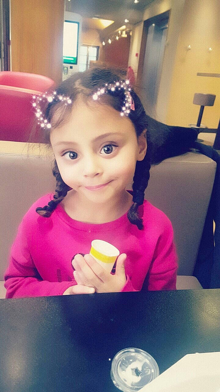 Bayane a rejoint le concours — aidez-le/la à gagner de superbes lots ! beauty, black_hair, cheek, child, cool, day, eye, face, forehead, fun, girl, hairstyle, head, human_hair_color, mouth, person, product, purple, skin, smile