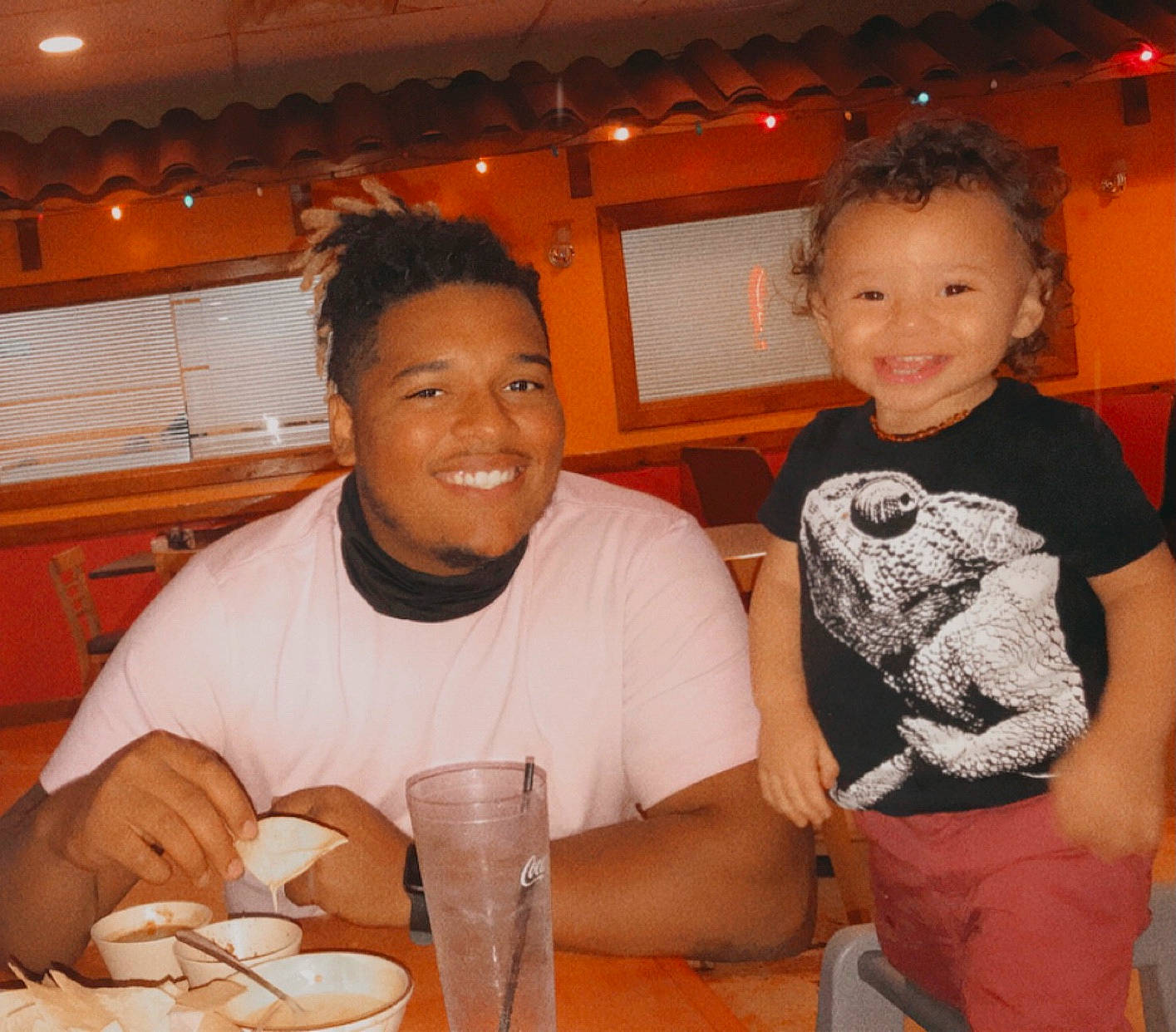 Kaizer is registered to the contest to win money with this photo: dishware, drinkware, family, happy, humour, joy, laugh, mouth, person, plate, saucer, serveware, smile, tooth