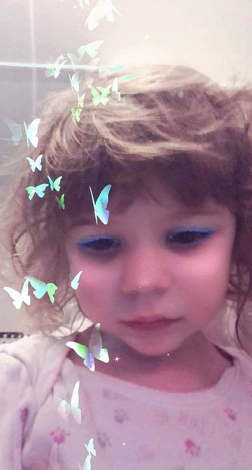 Natalia participe au concours pour gagner de l'argent avec cette photo : bangs, black_hair, cheek, child, chin, cool, eyebrow, eyelash, grass, happy, iris, light, lip, mouth, nose, person, pink, purple, skin, toddler