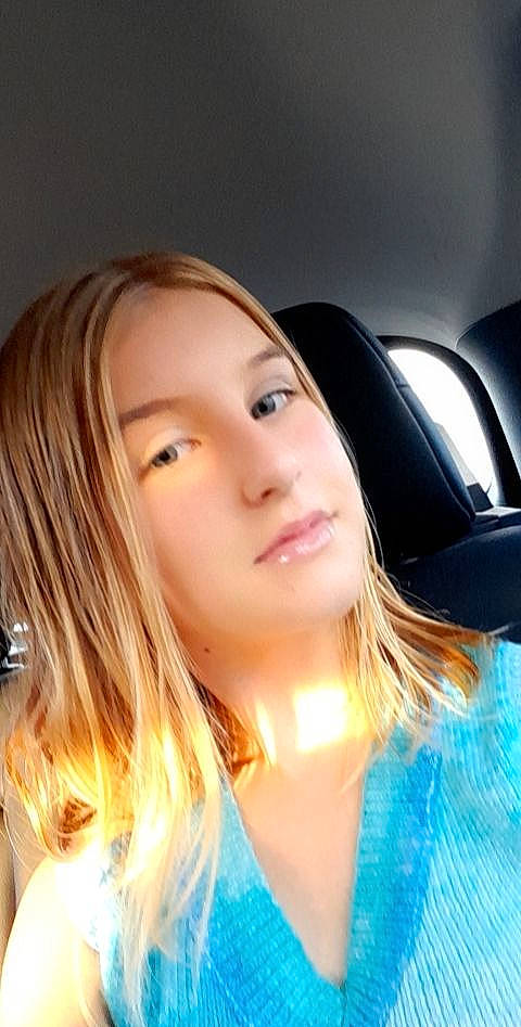 Lena participe au concours pour gagner de l'argent avec cette photo : automotive_exterior, black_hair, cheek, electric_blue, eyebrow, eyelash, family_car, flash_photography, head_restraint, jaw, layered_hair, lip, long_hair, luxury_vehicle, makeover, person, personal_luxury_car, portrait_photography, selfie, step_cutting