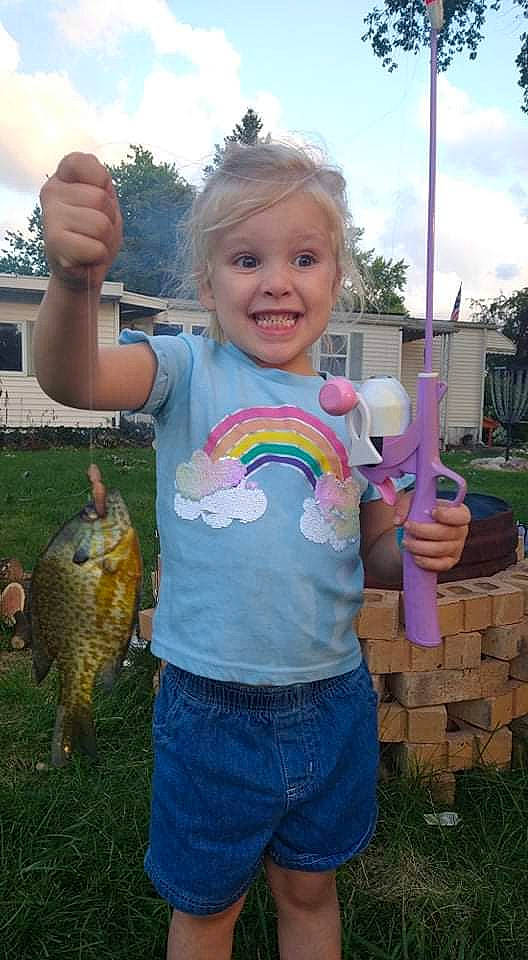 Kaeylenn is registered to the contest to win money with this photo: child, cloud, fish, fun, galliformes, gesture, grass, happy, joy, people_in_nature, person, phasianidae, plant, shorts, sky, smile, t_shirt, tail, thumb, toddler