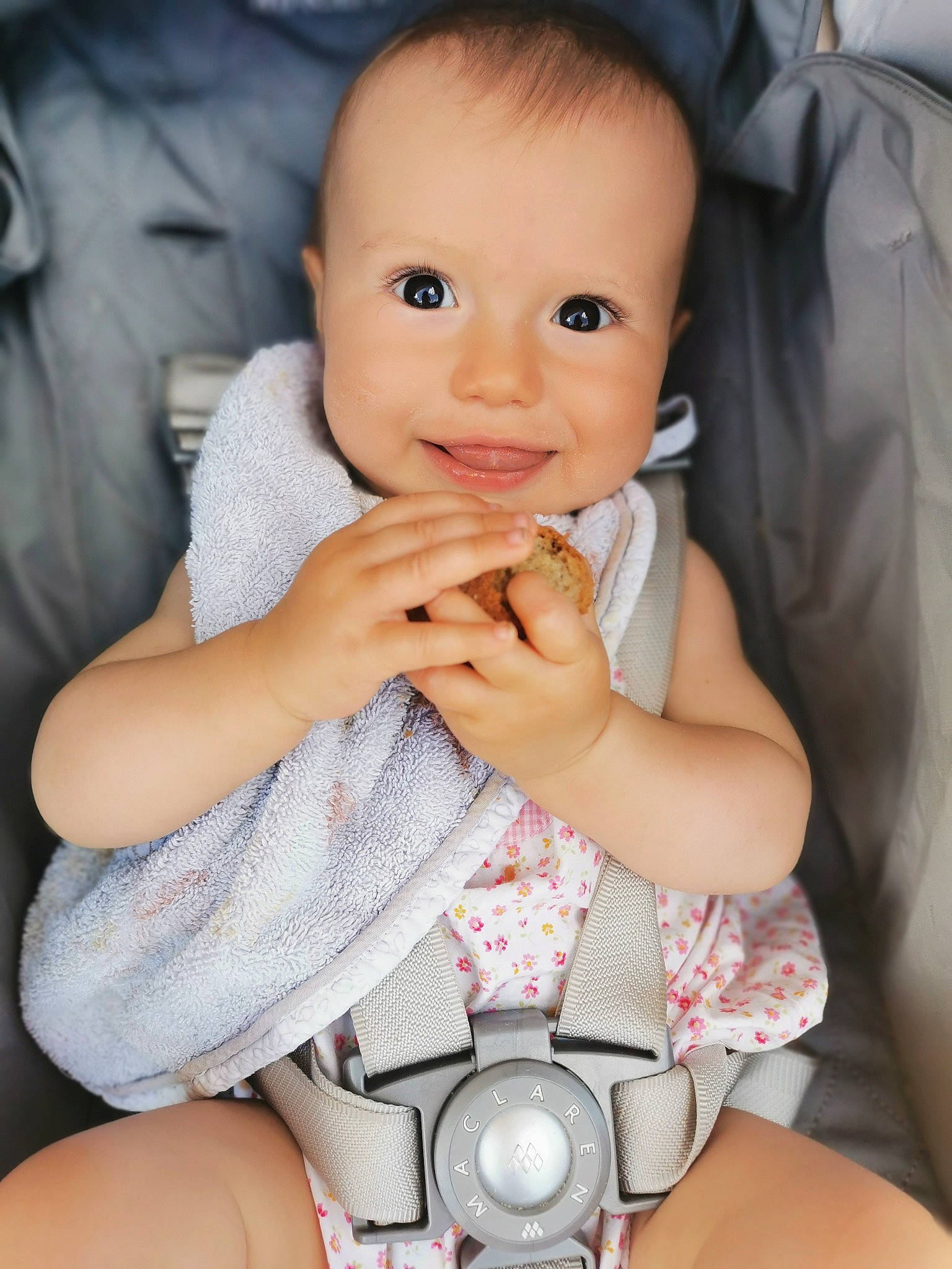 Joey a rejoint le concours — aidez-le/la à gagner de superbes lots ! arm, baby, baby_carriage, baby_in_car_seat, baby_toddler_clothing, cheek, chin, comfort, finger, flash_photography, gesture, hand, happy, joy, lip, nail, nose, person, skin, thumb