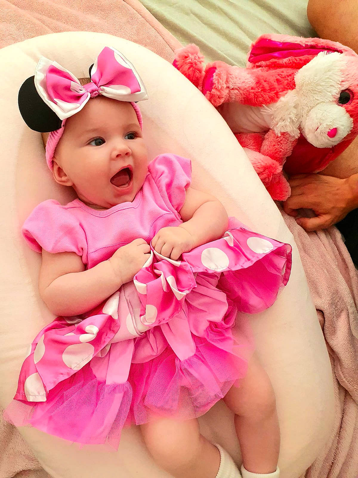 Ivy participe au concours pour gagner de l'argent avec cette photo : baby, baby_products, baby_toddler_clothing, cheek, child, child_model, costume, hair_accessory, happy, headband, headgear, headwear, peach, person, pink, product, skin, smile, surprise, textile