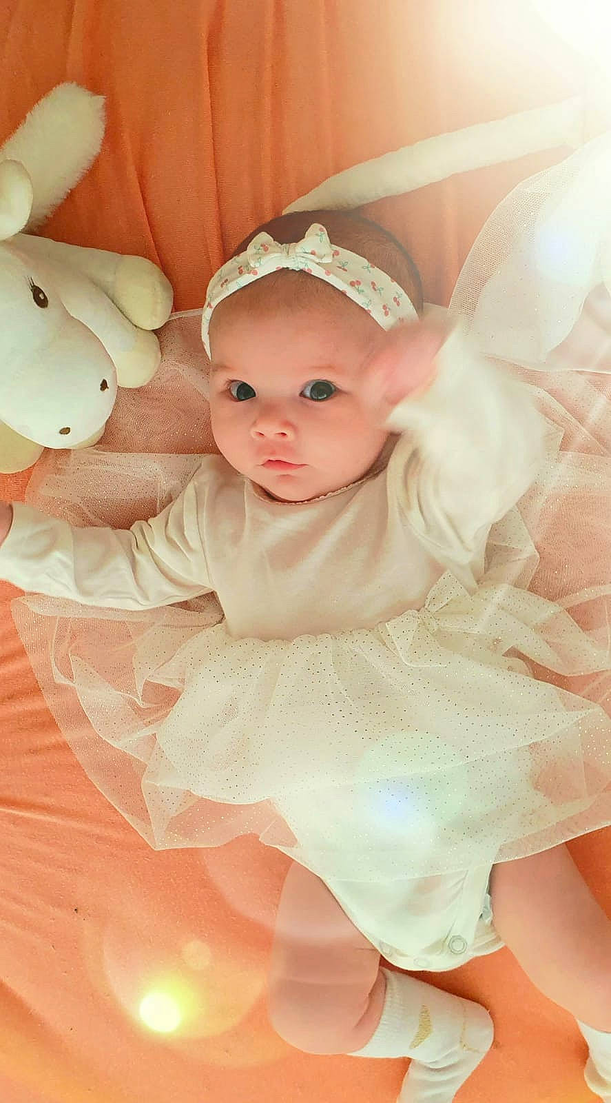 Ivy a rejoint le concours — aidez-le/la à gagner de superbes lots ! baby, child, costume, hair_accessory, happy, head, headpiece, headwear, person, pink, skin, smile, toddler