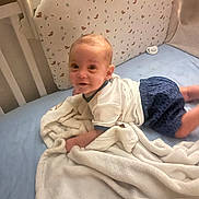 Sacha participe au concours pour gagner de l'argent avec cette photo : baby, bed, blanket, bodypart, clothing, cradle, crib, face, finger, furniture, hand, head, hosiery, indoors, infantbed, newborn, nursery, person, room, sock