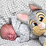 Kenzo a rejoint le concours — aidez-le/la à gagner de superbes lots ! baby, blanket, cartoon_character, child, comfort, cozy, cute, gray, home, infant, newborn, onesie, peaceful, pink, plush_toy, portrait, rest, sleeping, soft_texture, stuffed_animal