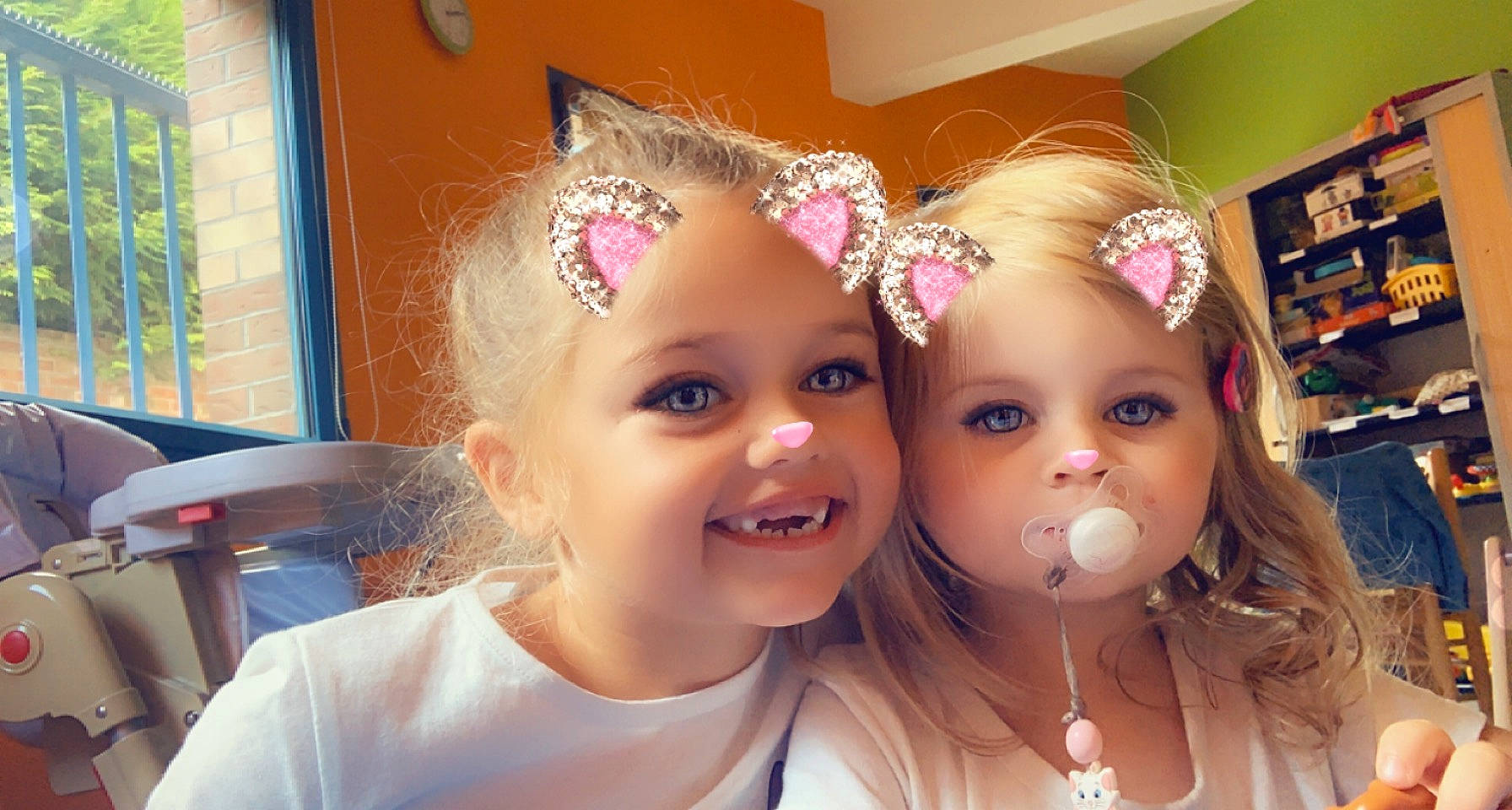 Shanalya a rejoint le concours — aidez-le/la à gagner de superbes lots ! baby, cheek, child, ear, event, eyelash, fashion_accessory, fun, hair_accessory, happy, headband, headgear, headpiece, iris, jewellery, joy, party_supply, person, pink, purple