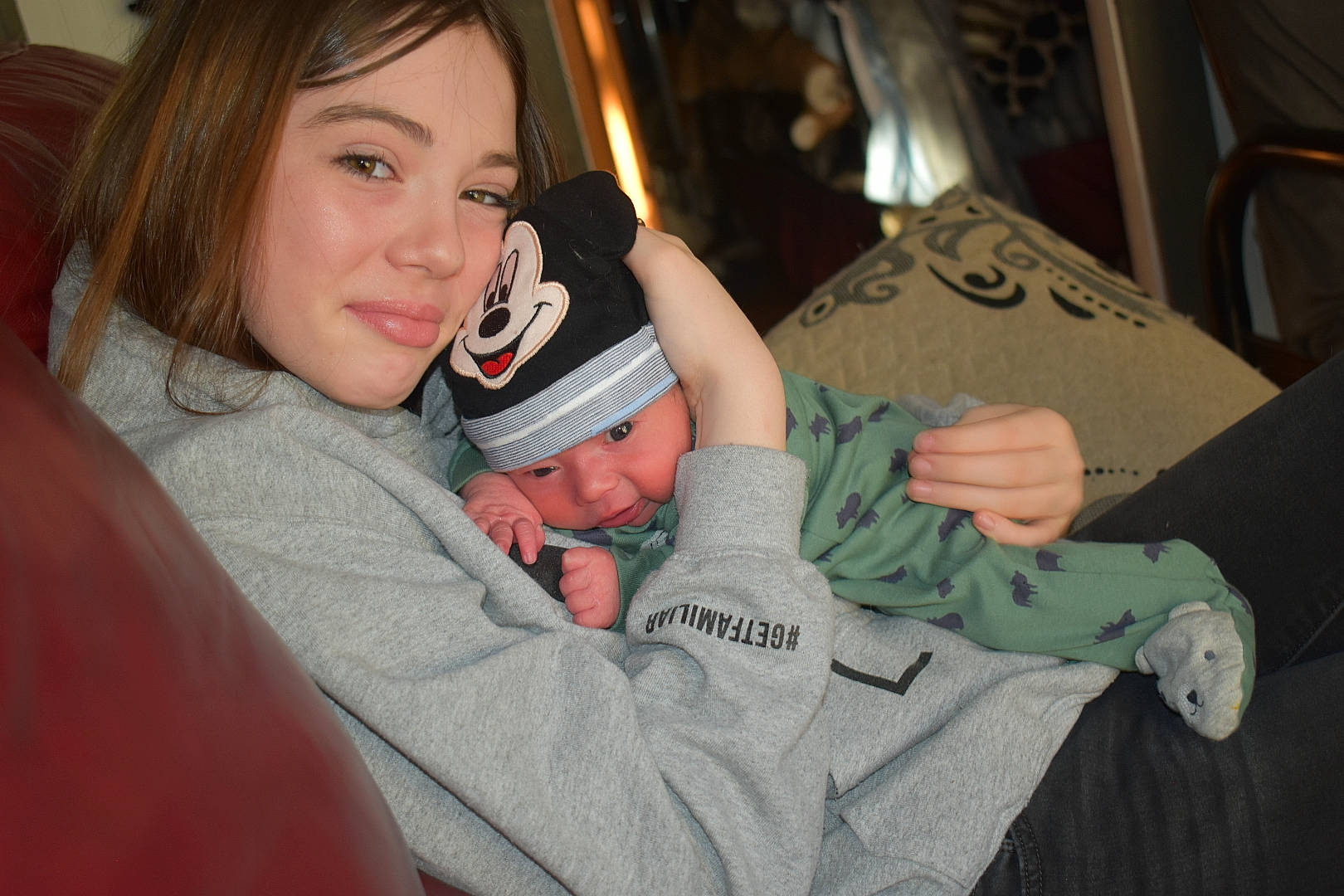 Kellyane a rejoint le concours — aidez-le/la à gagner de superbes lots ! army, baby, brown_hair, camouflage, cap, child, comfort, eye, gesture, headwear, human, joy, military, military_camouflage, military_organization, military_person, military_uniform, person, soldier