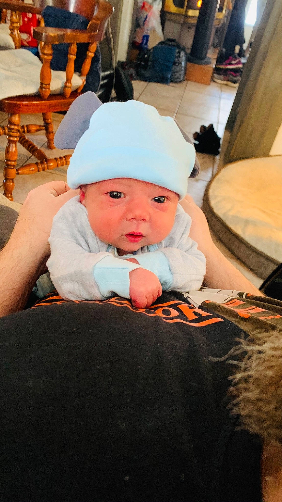 Jackson participe au concours pour gagner de l'argent avec cette photo : baby, baby_products, baby_toddler_clothing, beanie, bonnet, child, comfort, costume_accessory, headgear, headwear, person, toddler