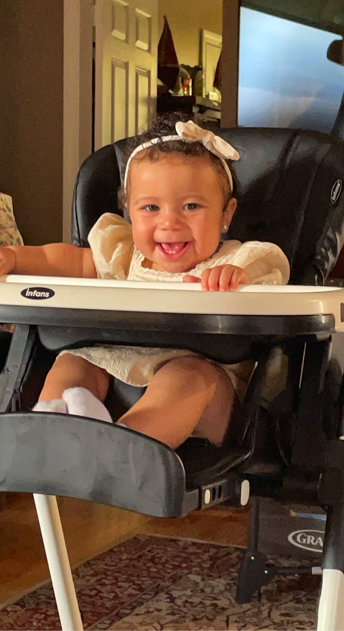 Kairi is registered to the contest to win money with this photo: baby, child, comfort, eyelash, finger, fun, hairstyle, happy, human_body, joy, lap, leisure, muscle, person, product, shorts, shoulder, skin, smile, standing