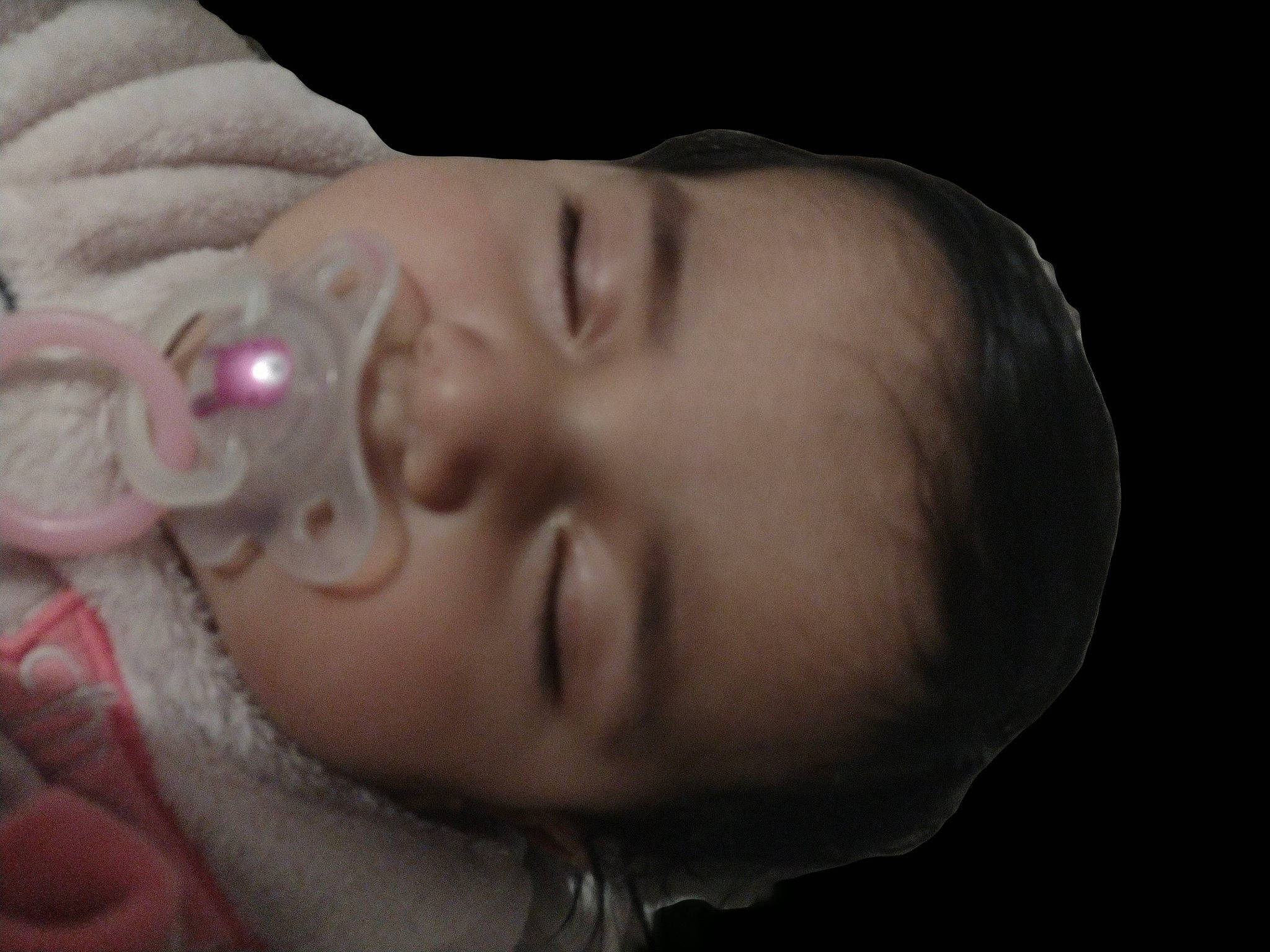 Dayana participe au concours pour gagner de l'argent avec cette photo : art, baby, cheek, chin, ear, eye, eyebrow, eyelash, forehead, hand, head, headgear, human_body, jaw, lip, mouth, neck, nose, person, sculpture